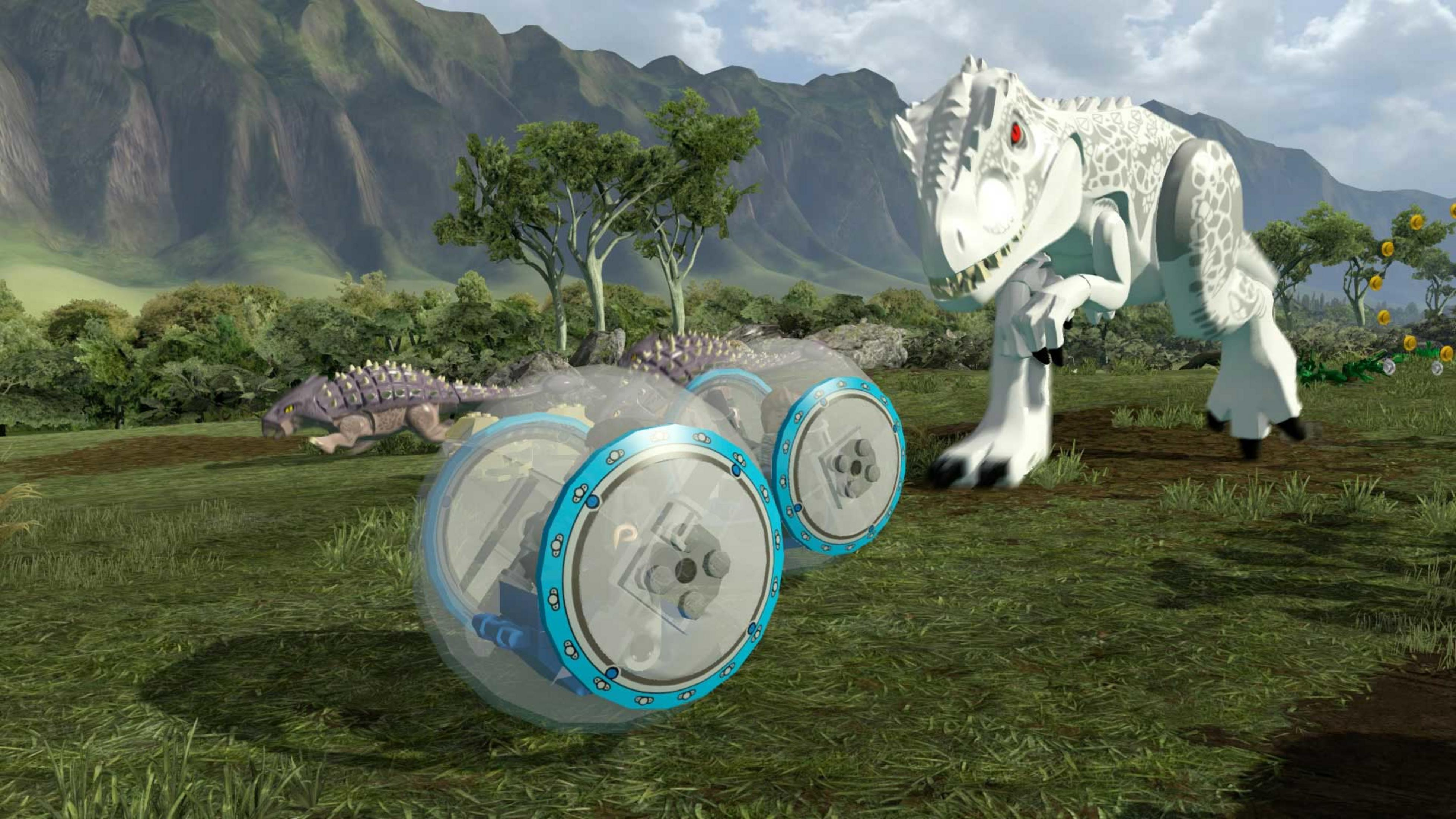 Ein weißer Lego-Dinosaurier mit roten Augen steht auf einem Feld, ein anderer Dinosaurier rennt.