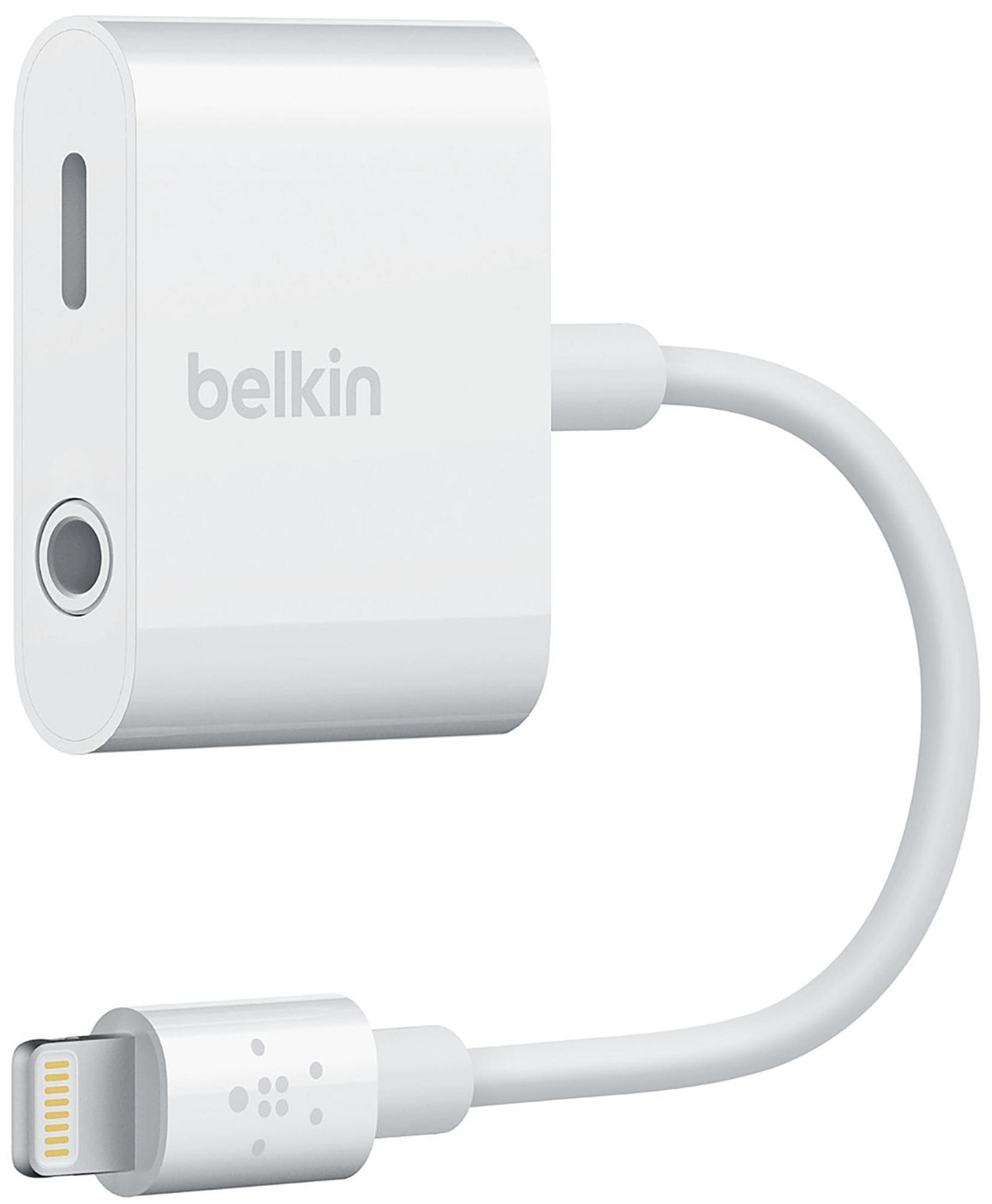 Weißer Belkin Adapter mit Lightning-Stecker und Kopfhöreranschluss.