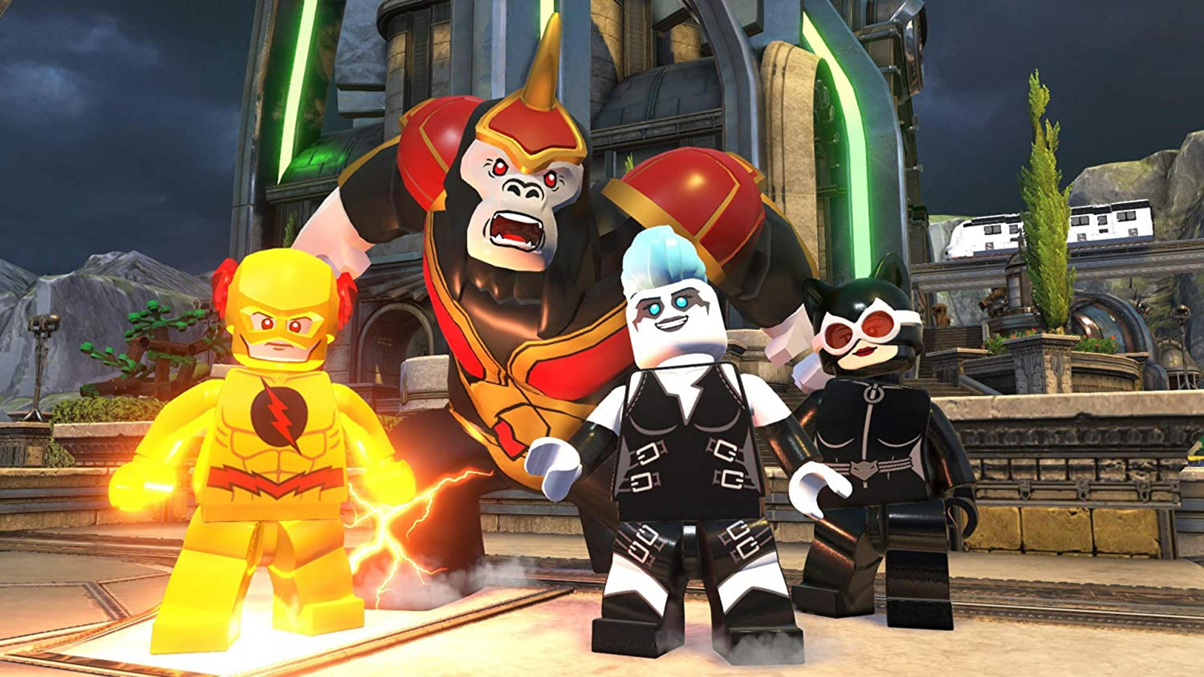 Vier Lego-Figuren: Gelber Flash, Gorilla Grodd, eine Frau mit weißem Haar und Catwoman.