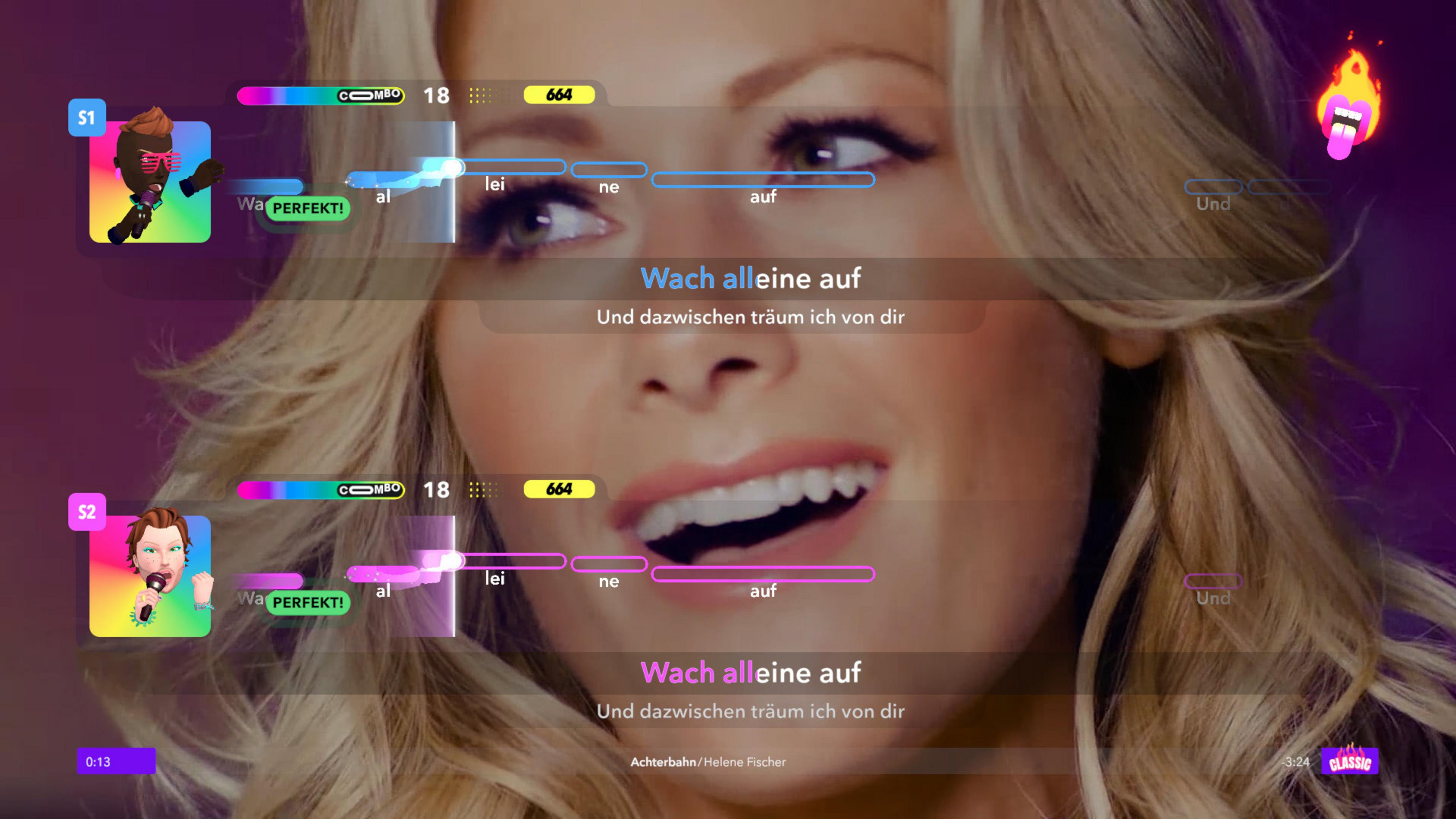 Zwei Spieler singen Karaoke vor dem Gesicht einer Frau. Ein Songtext wird angezeigt.