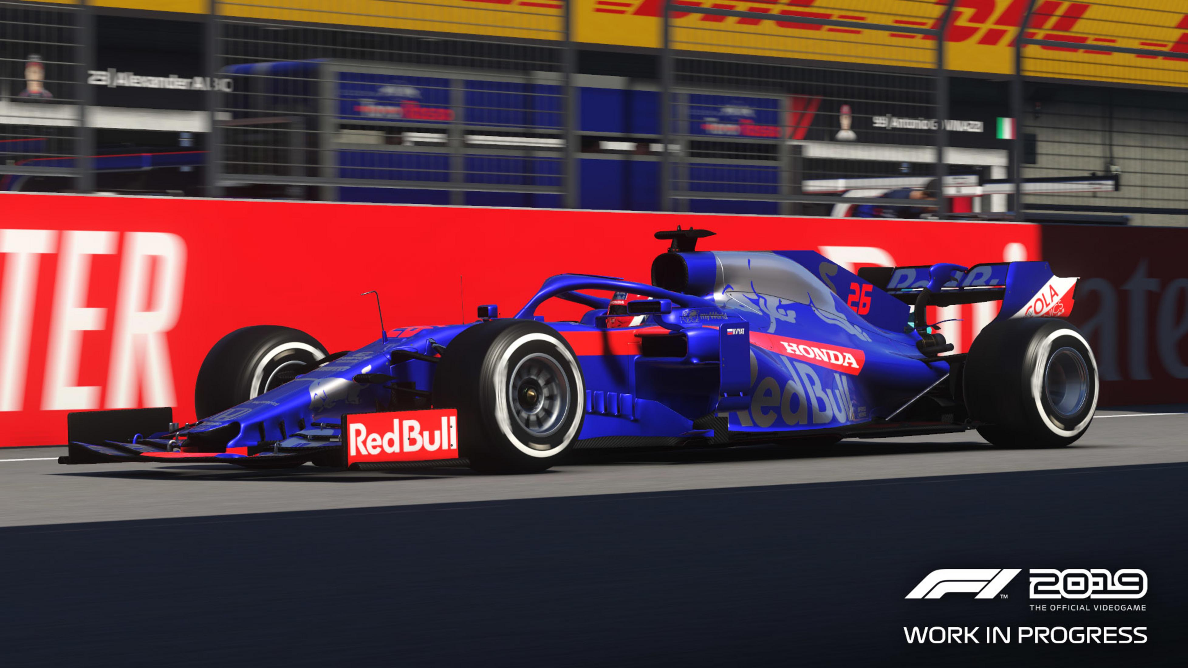 Ein blauer Formel-1-Rennwagen mit roten Akzenten fährt auf einer Rennstrecke.