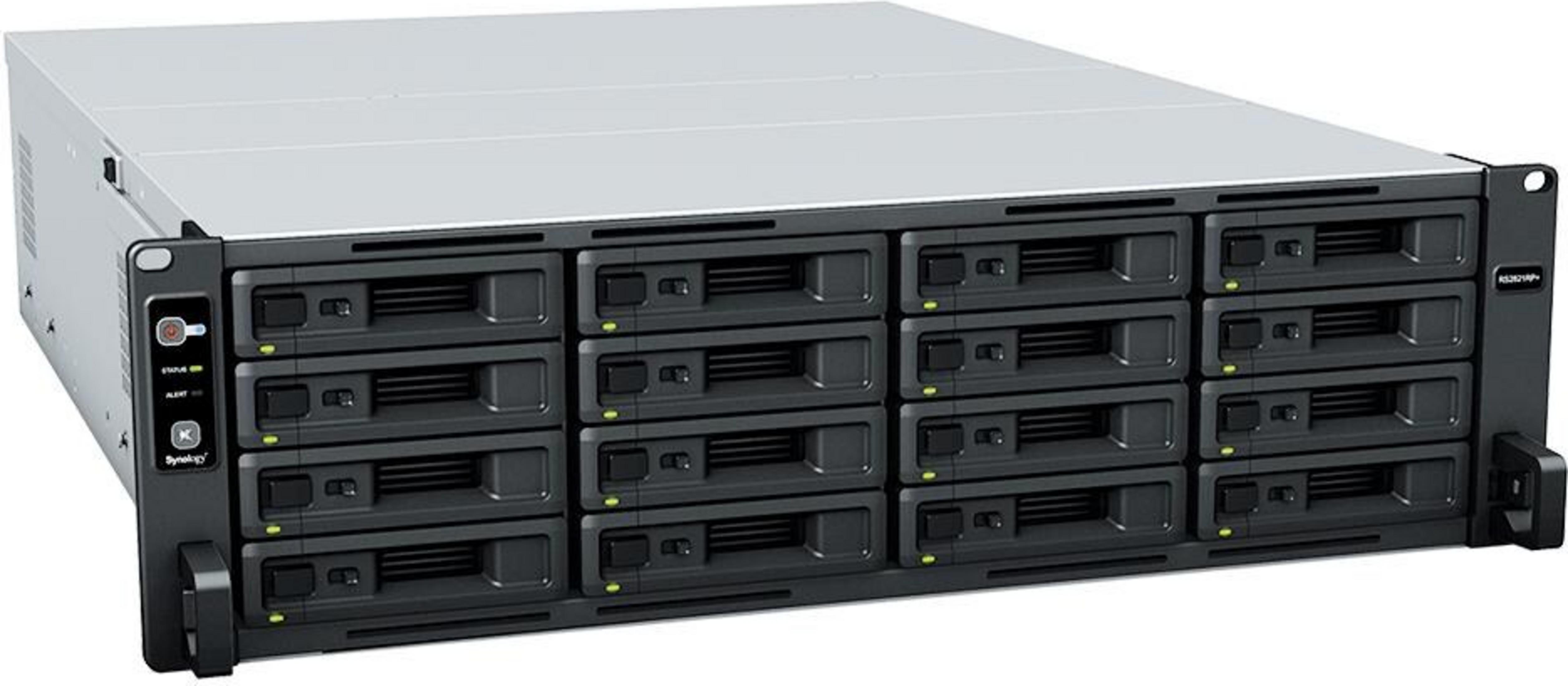 Un serveur Synology noir en rack avec 12 baies de disque. Le panneau avant a des voyants d'état et d'alerte.