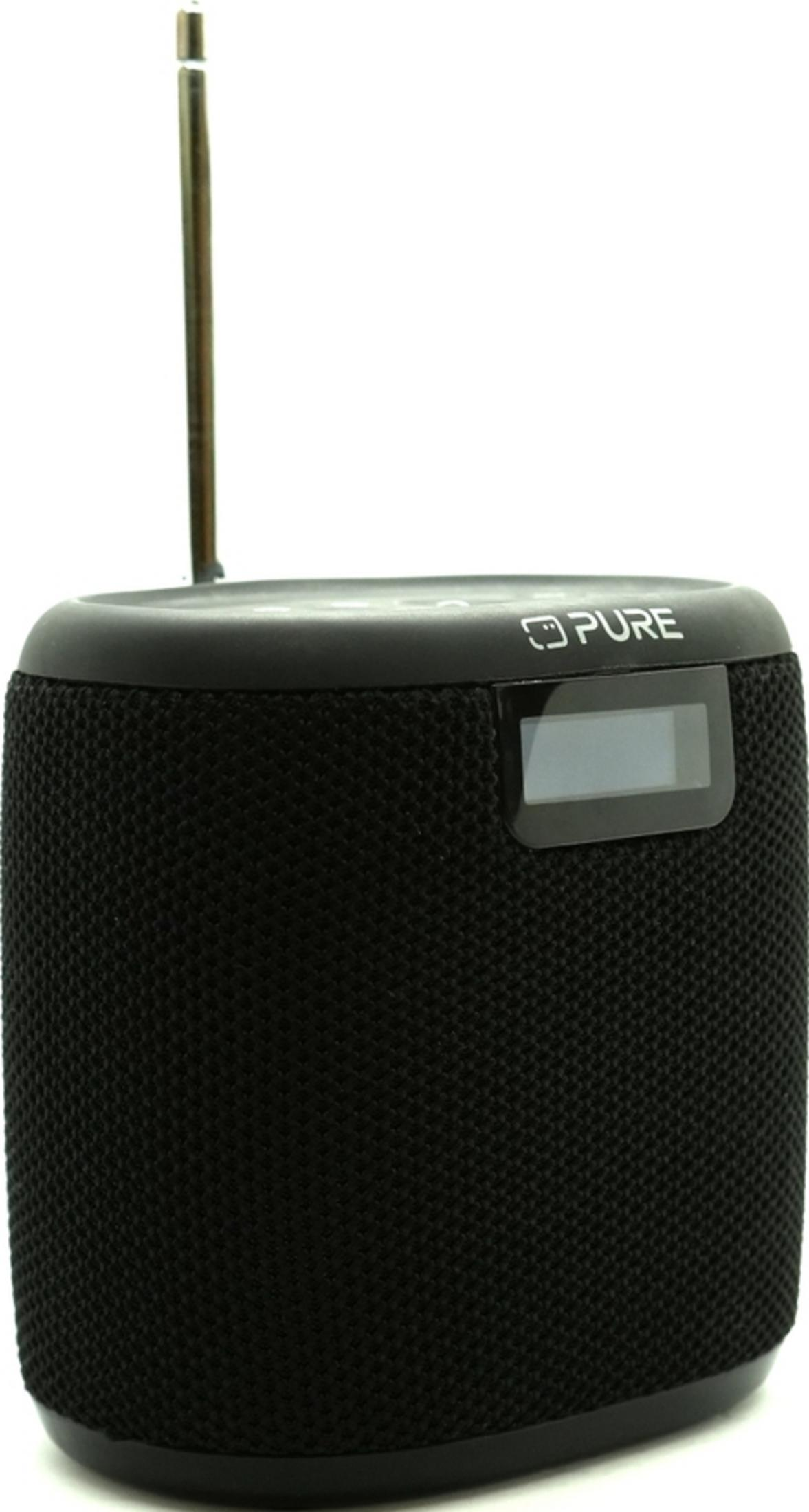 Un haut-parleur portable noir avec une antenne étendue et un petit écran.