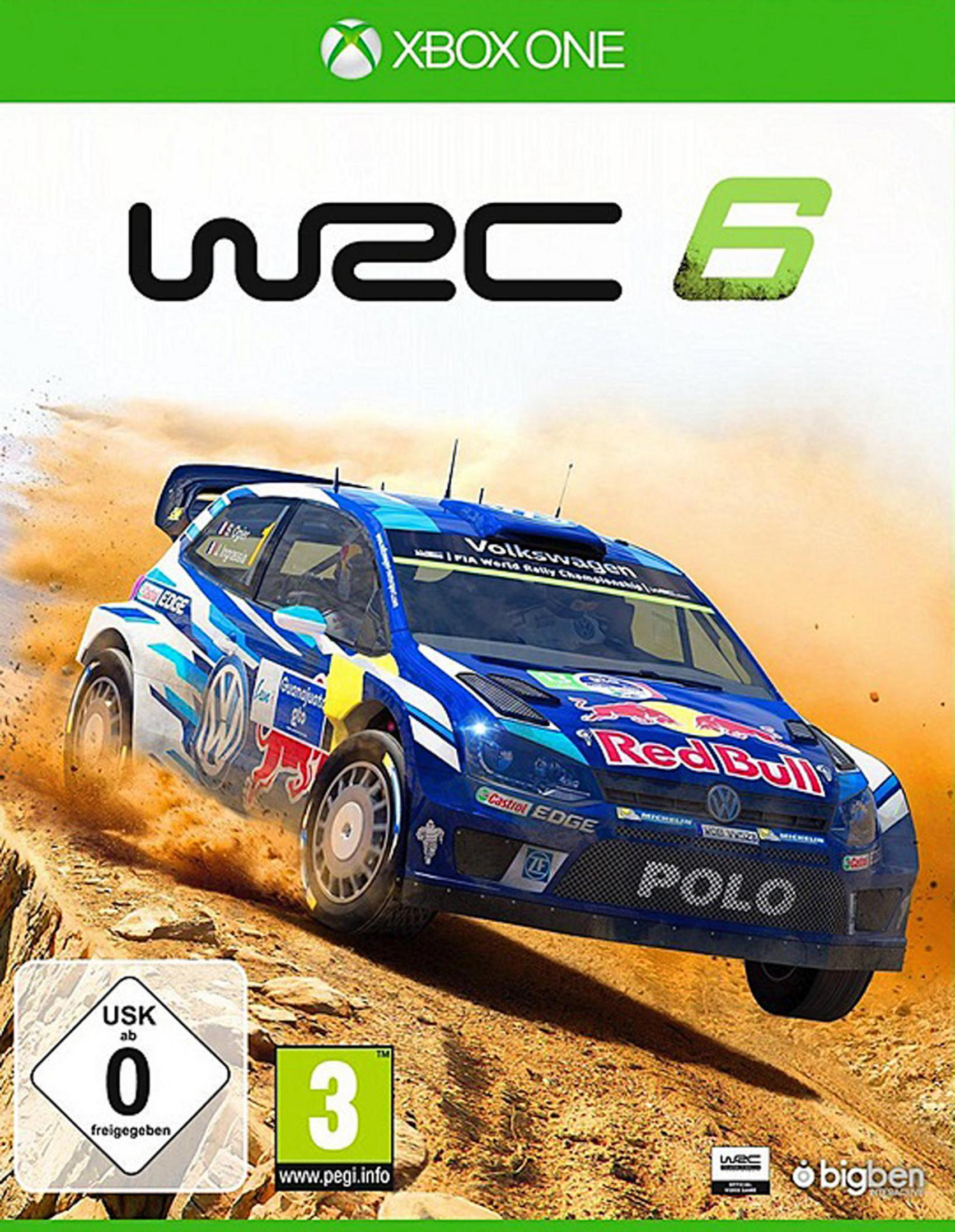 Ein blauer Rallyewagen von Volkswagen fährt auf einer Schotterstrecke. Xbox One WRC 6.