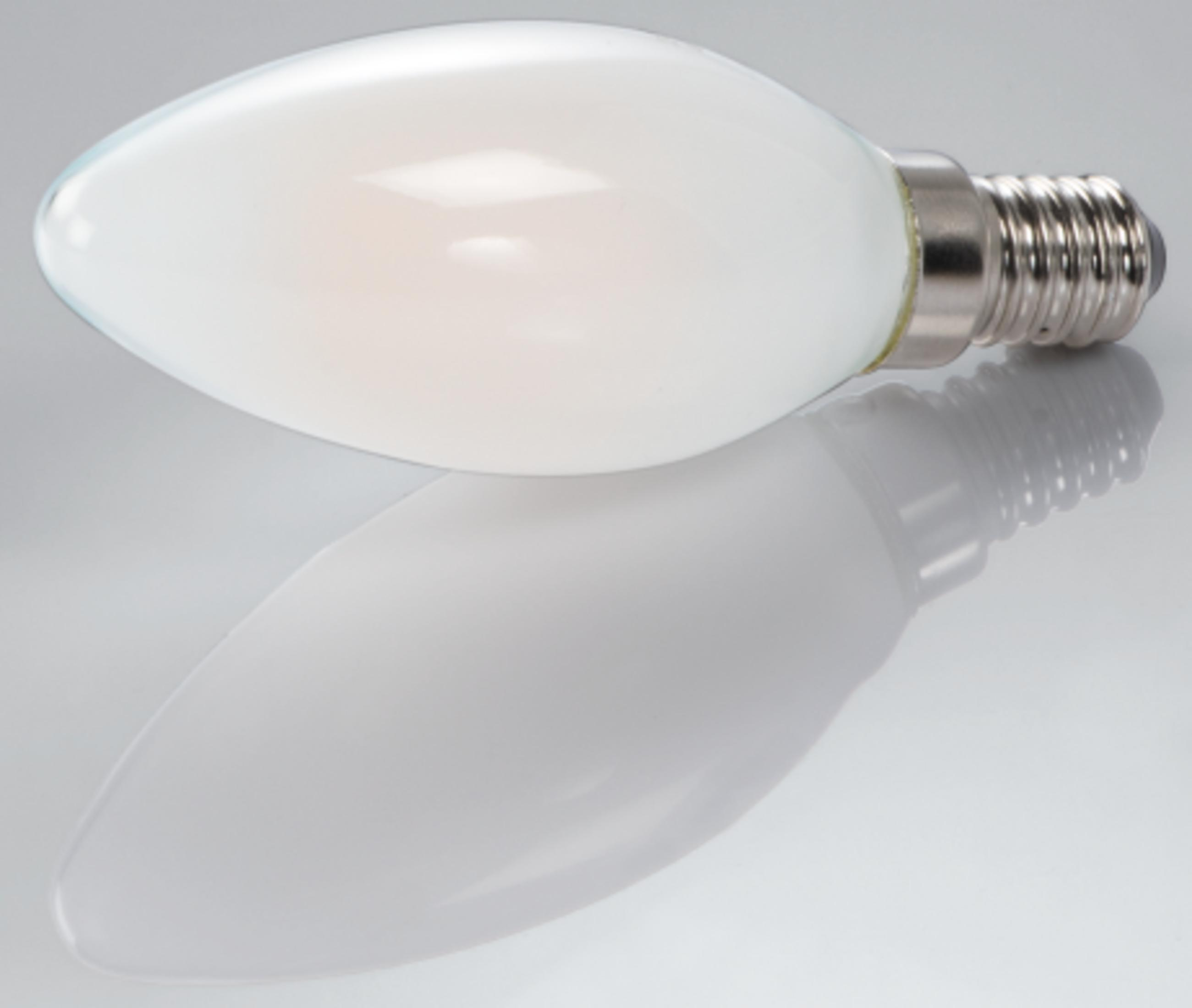 Matowa żarówka w kształcie kropli z gwintem E14, leżąca na lustrzanej powierzchni.