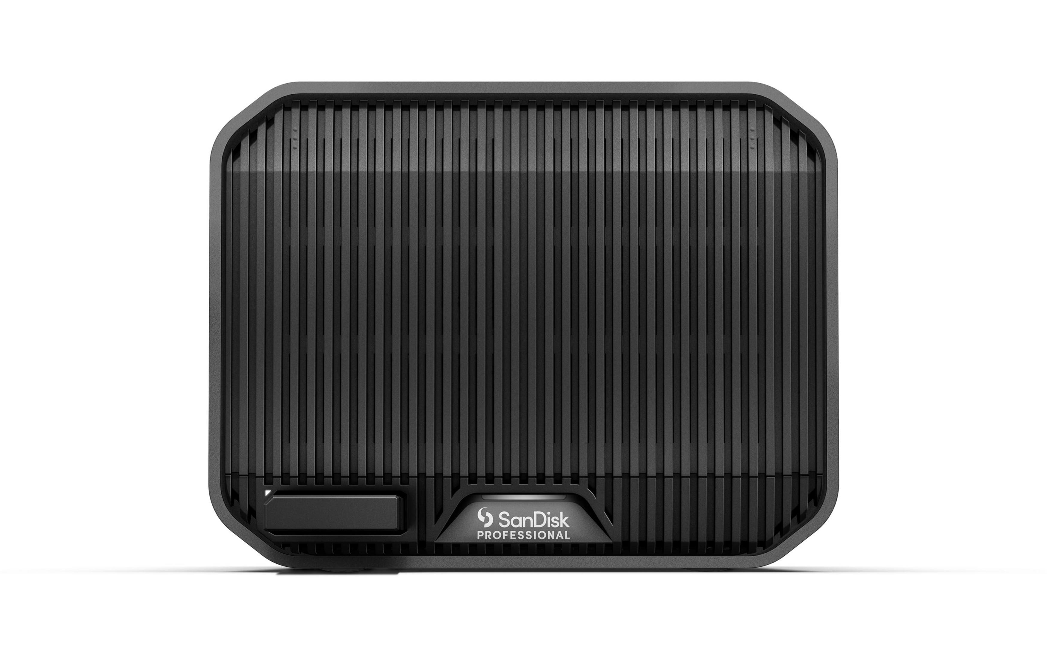 Czarny dysk zewnętrzny SanDisk Professional z pionowymi żebrowaniami.