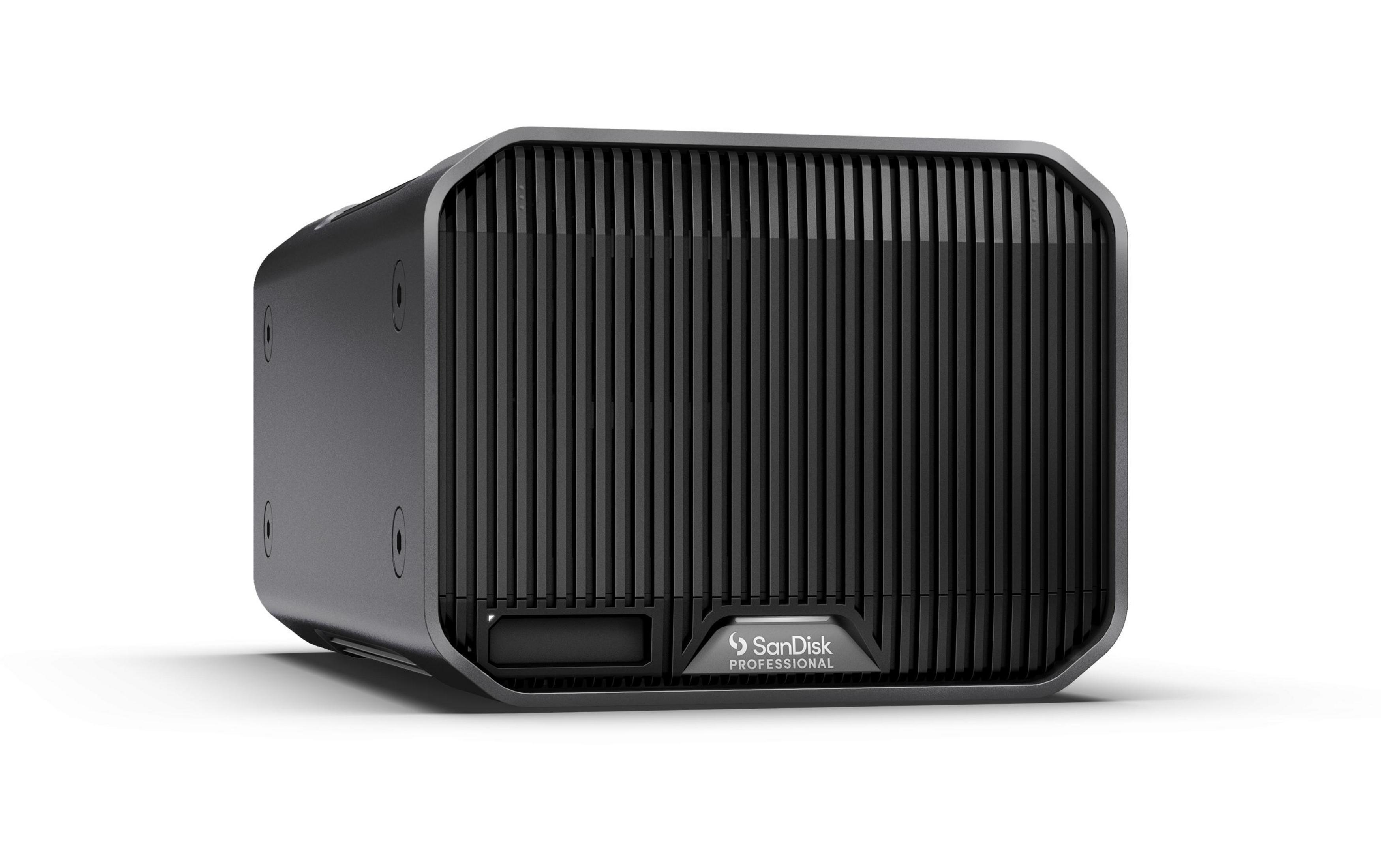 Czarne urządzenie do przechowywania danych SanDisk Professional z otworami wentylacyjnymi.