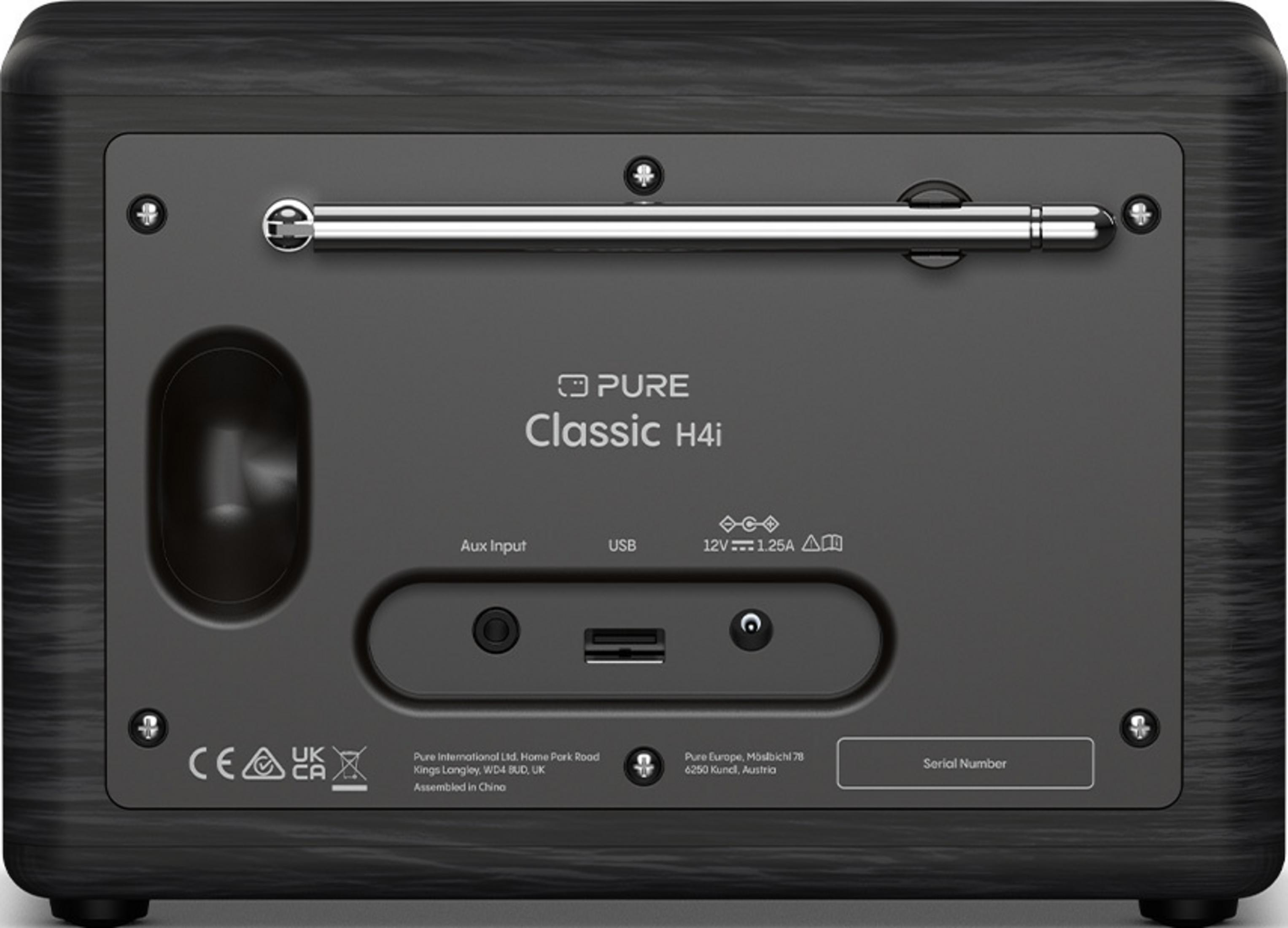 Rückseite eines schwarzen Pure Classic H4i Radios mit Anschlüssen.