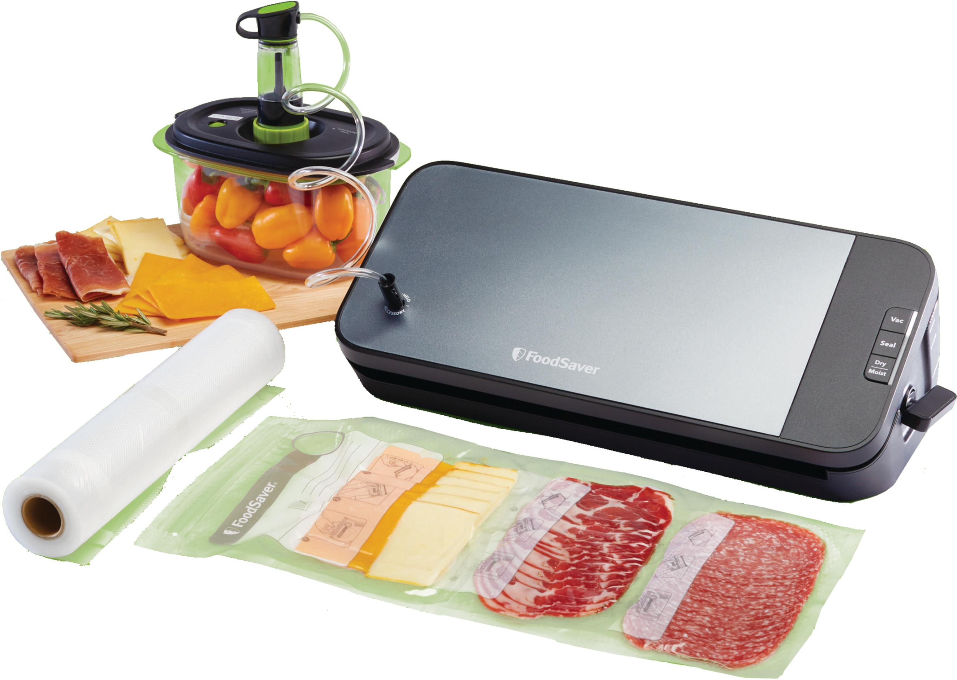 FoodSaver-Gerät mit Vakuumbehälter, Fleisch, Käse, Rolle und Beutel.