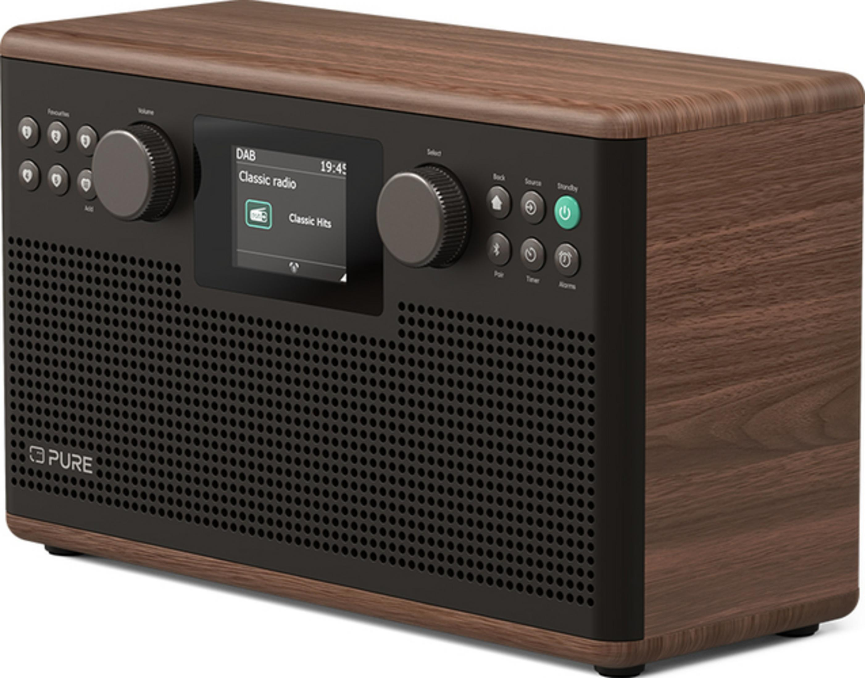 Ein Holzgehäuse-Radio mit schwarzem Gitter und Display.