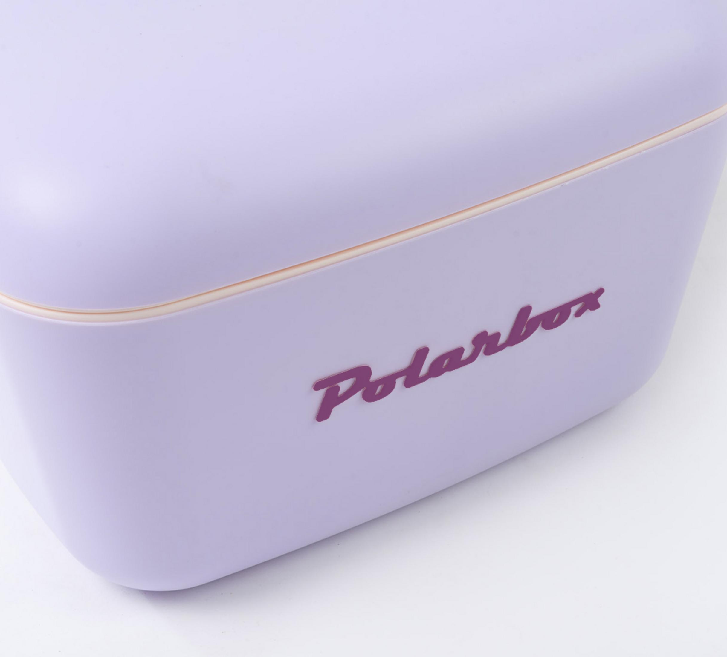 Una scatola lavanda con la scritta Polarbox in viola.
