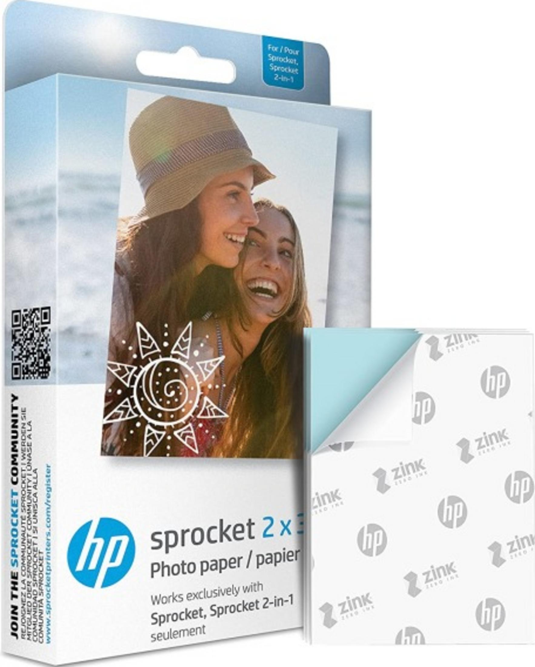 Opakowanie papieru fotograficznego HP Sprocket 2x3 cale z dwoma śmiejącymi się kobietami i logo HP.
