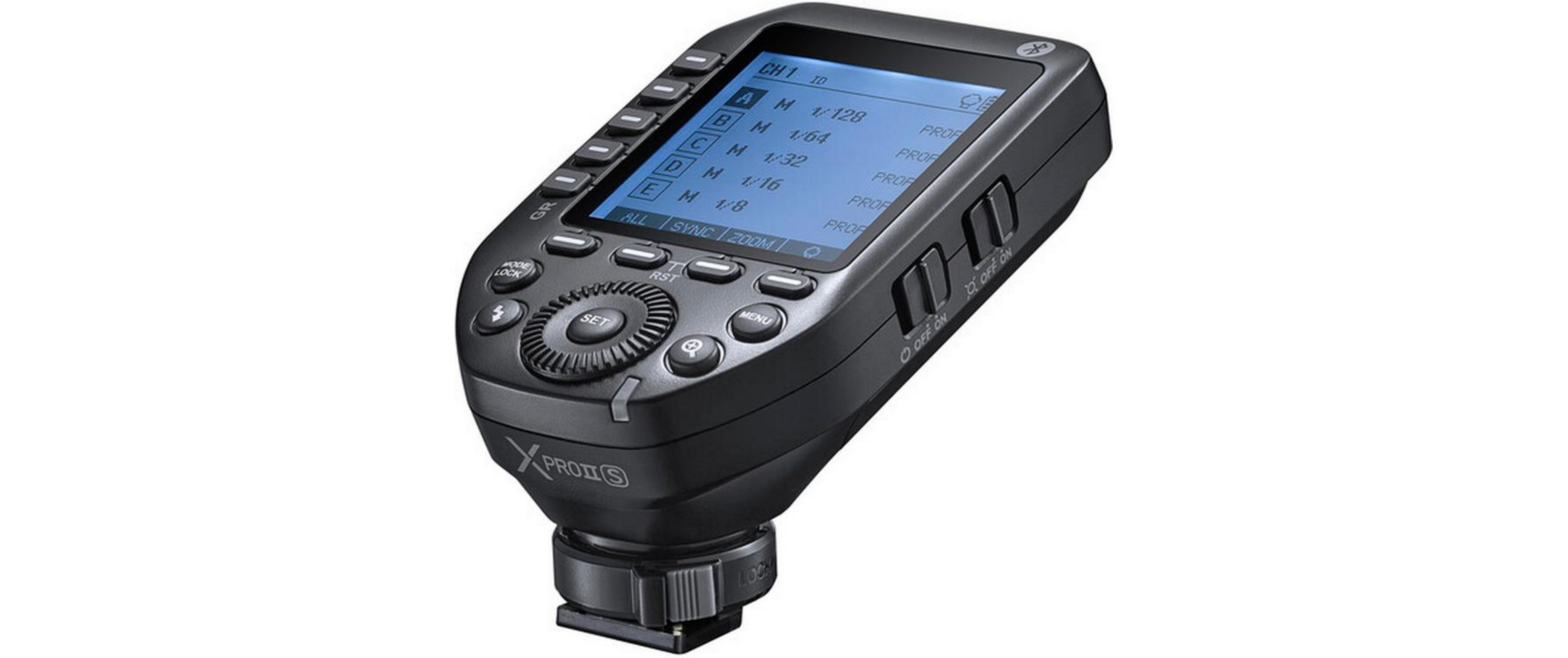 Déclencheur de flash de caméra noir avec écran LCD et boutons.