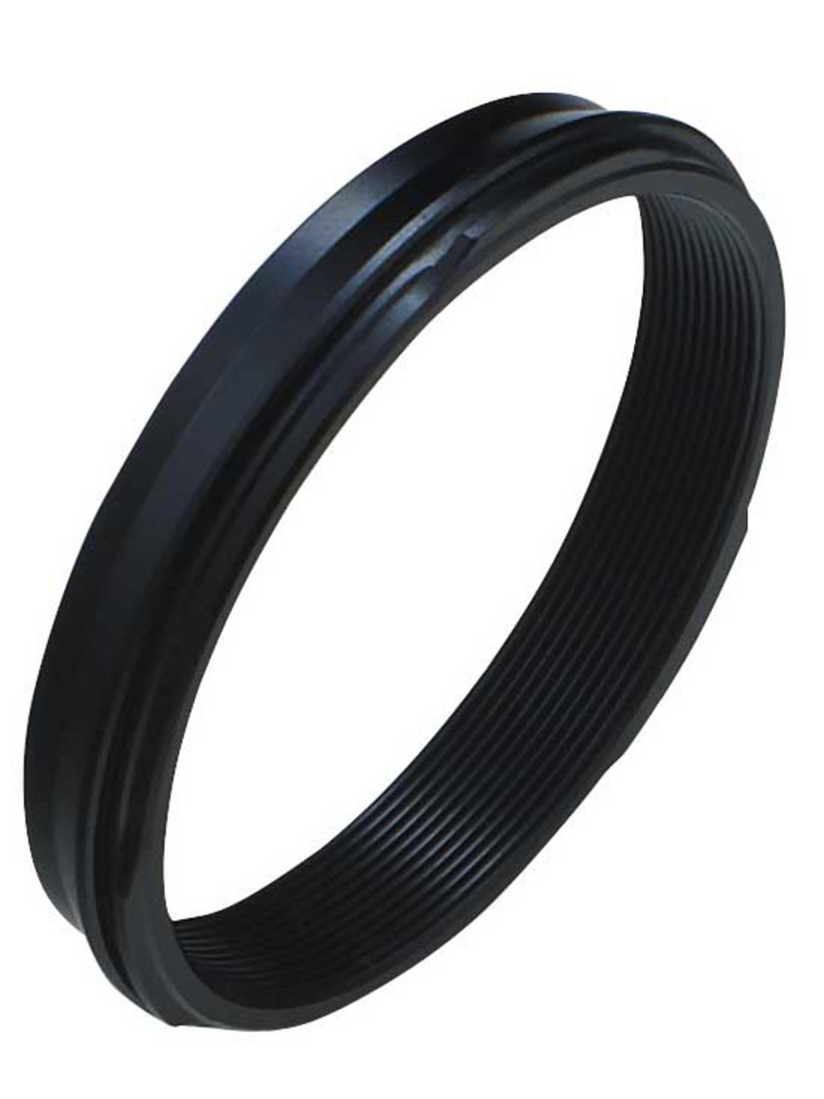Ein schwarzer, gerillter Ring mit einer glatten Außenseite.