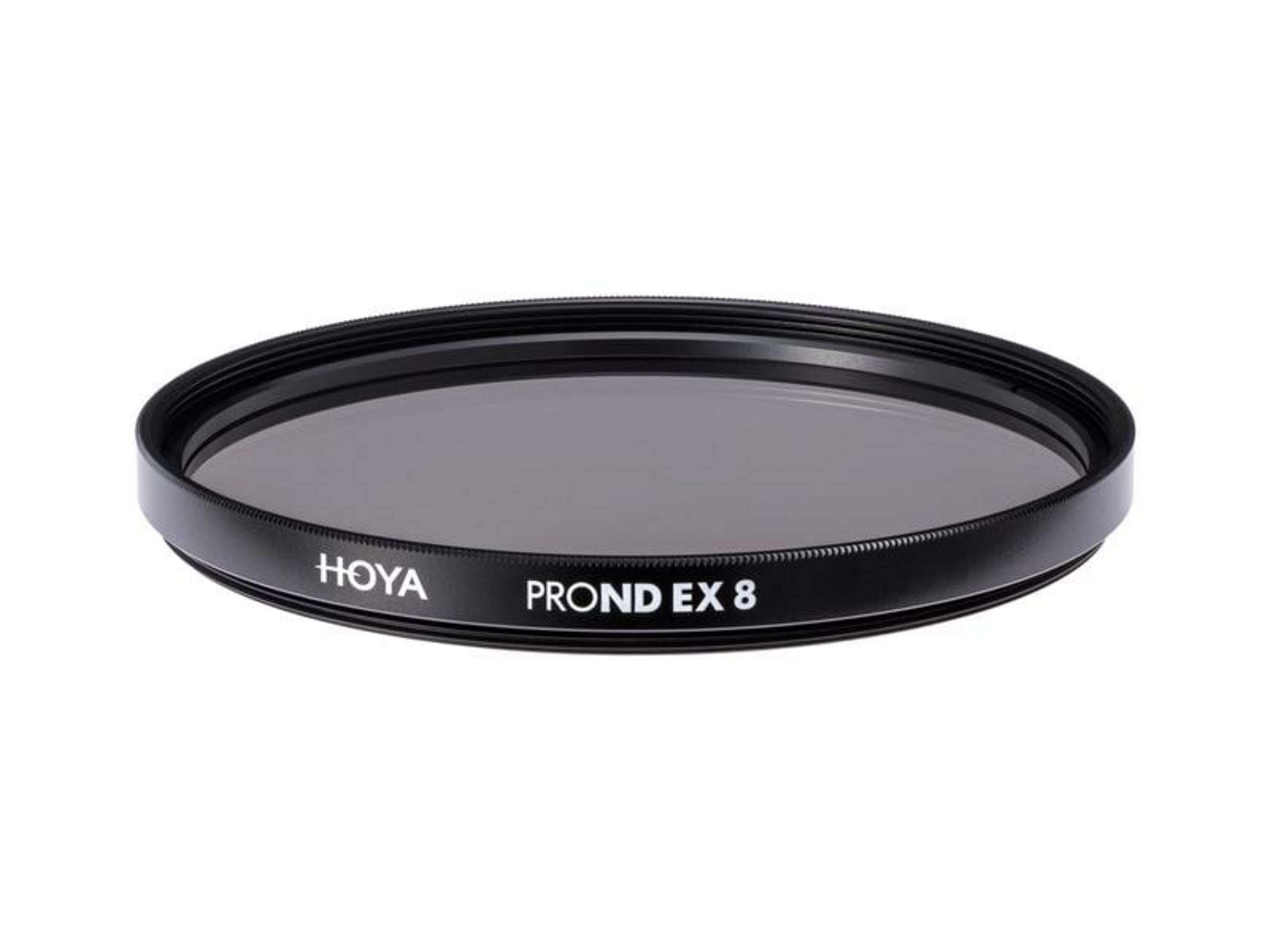 Ein grauer Hoya PROND EX 8 Kamerafilter auf weißem Hintergrund.