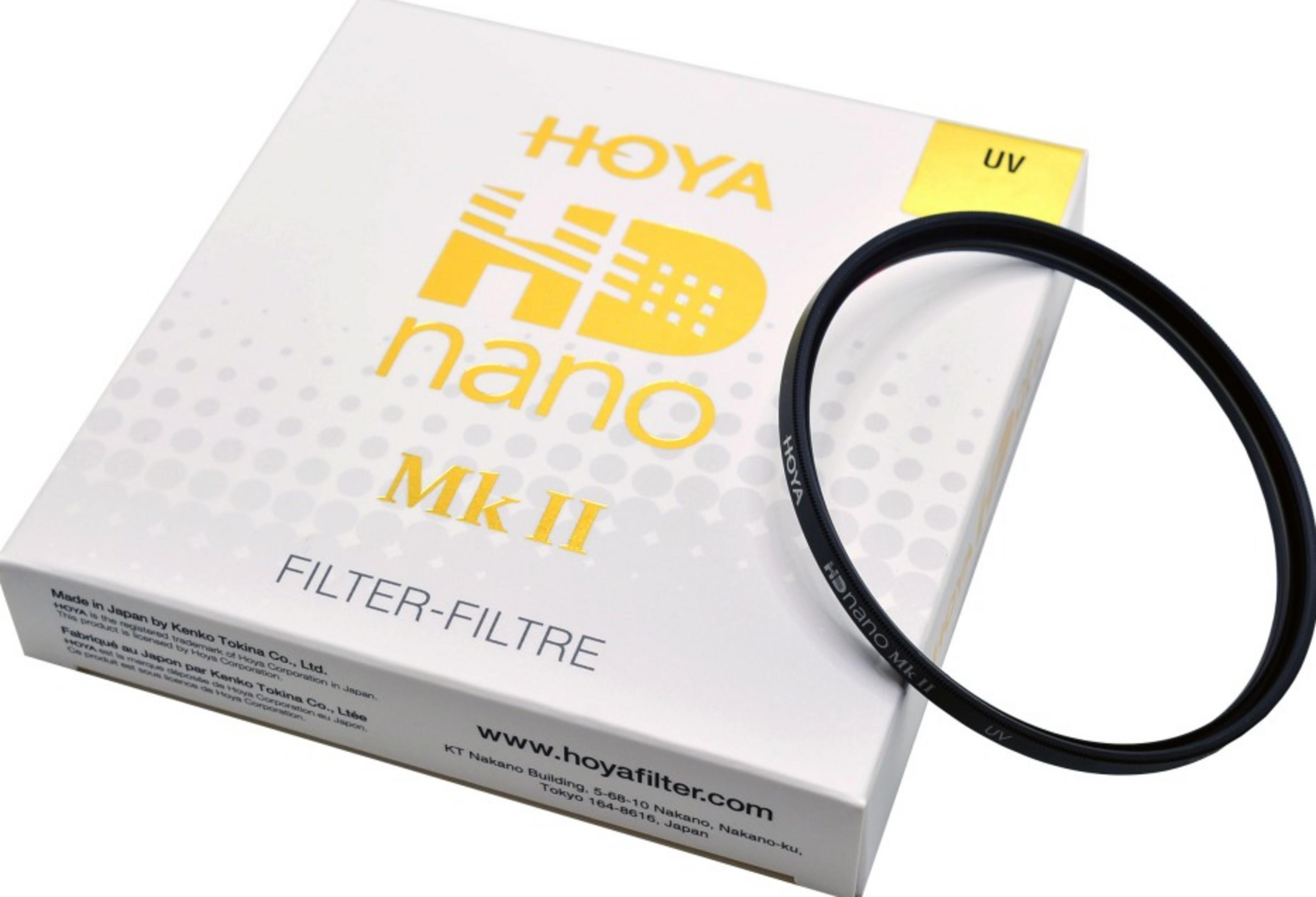 Een Hoya HD Nano Mk II UV-filter ligt naast de verpakking.