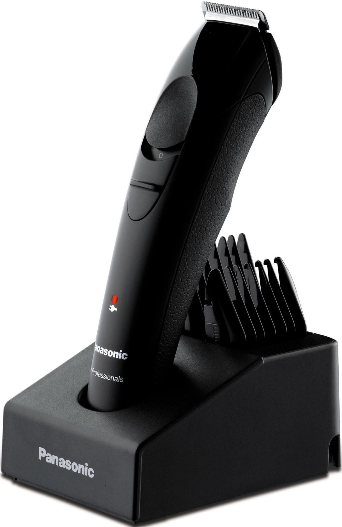 Czarna maszynka do strzyżenia Panasonic na ładowarce z nasadkami.