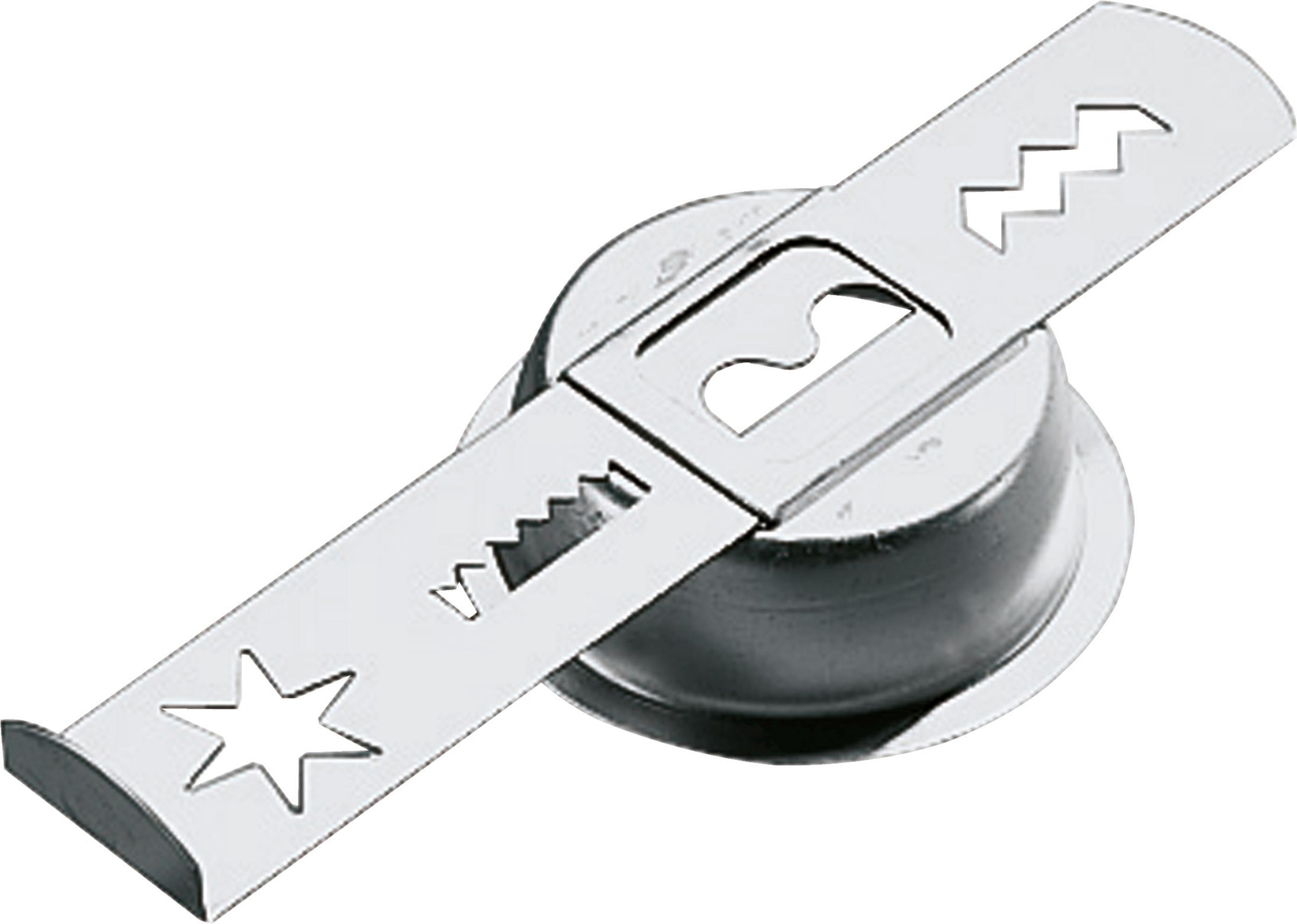 Set di tagliabiscotti argentati con forme a stella e a zigzag.
