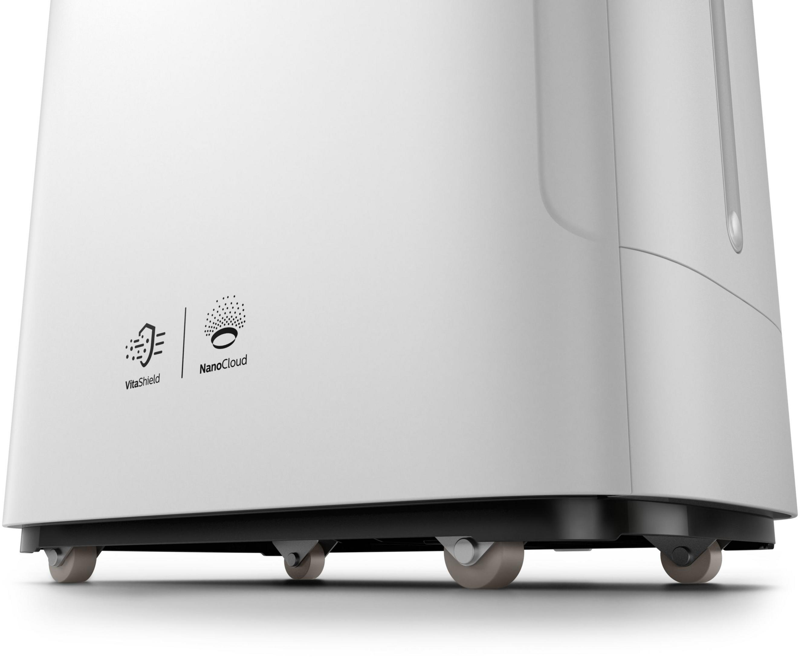 Primer plano de la base de un electrodoméstico blanco con ruedas y logos.