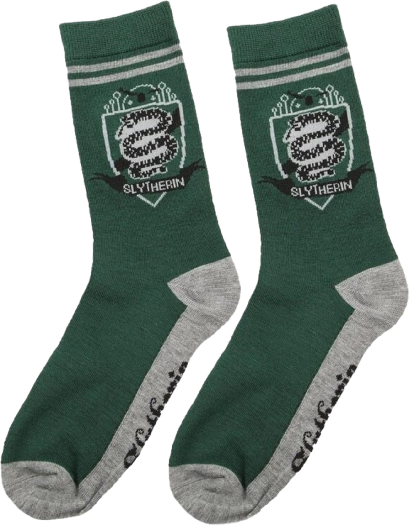 Calcetines verdes con escudo Slytherin, talones y punteras grises.