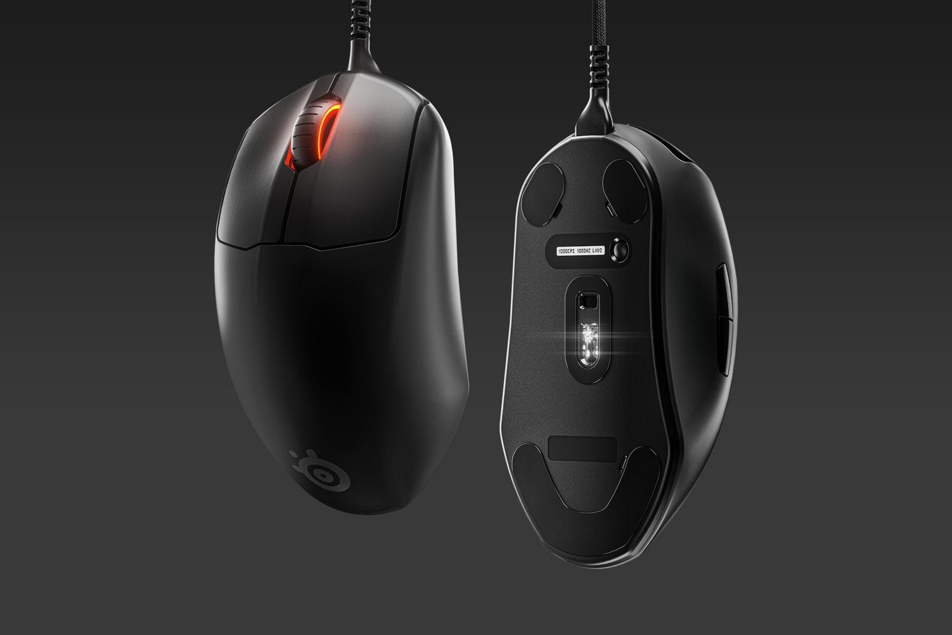 Mouse da gaming nero con bagliore rosso e parte inferiore dettagliata.