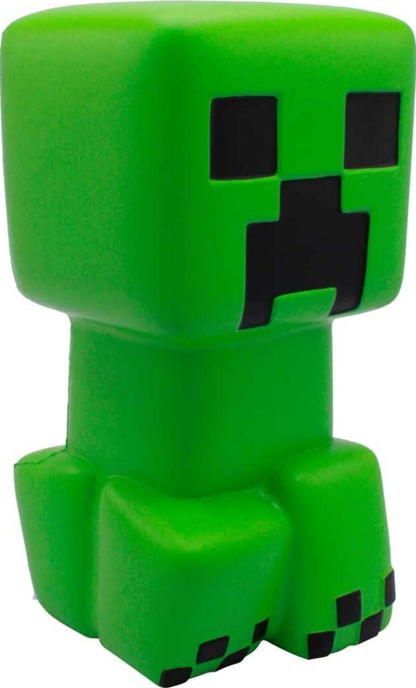 Ein grünes Minecraft Creeper Spielzeug mit schwarzen Pixel-Gesichtsmerkmalen.