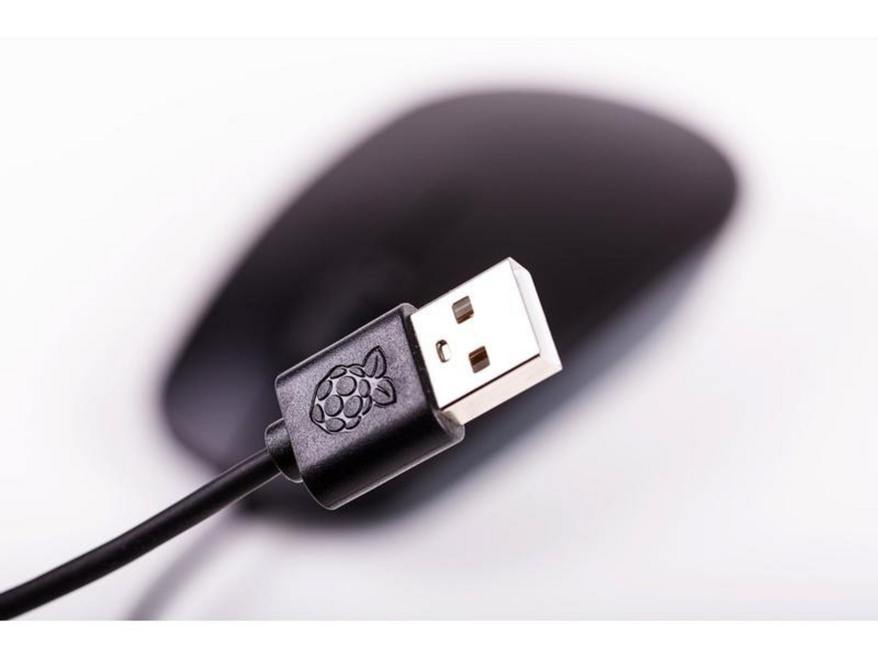 Un cavo USB nero con logo Raspberry Pi poggia su un mouse.