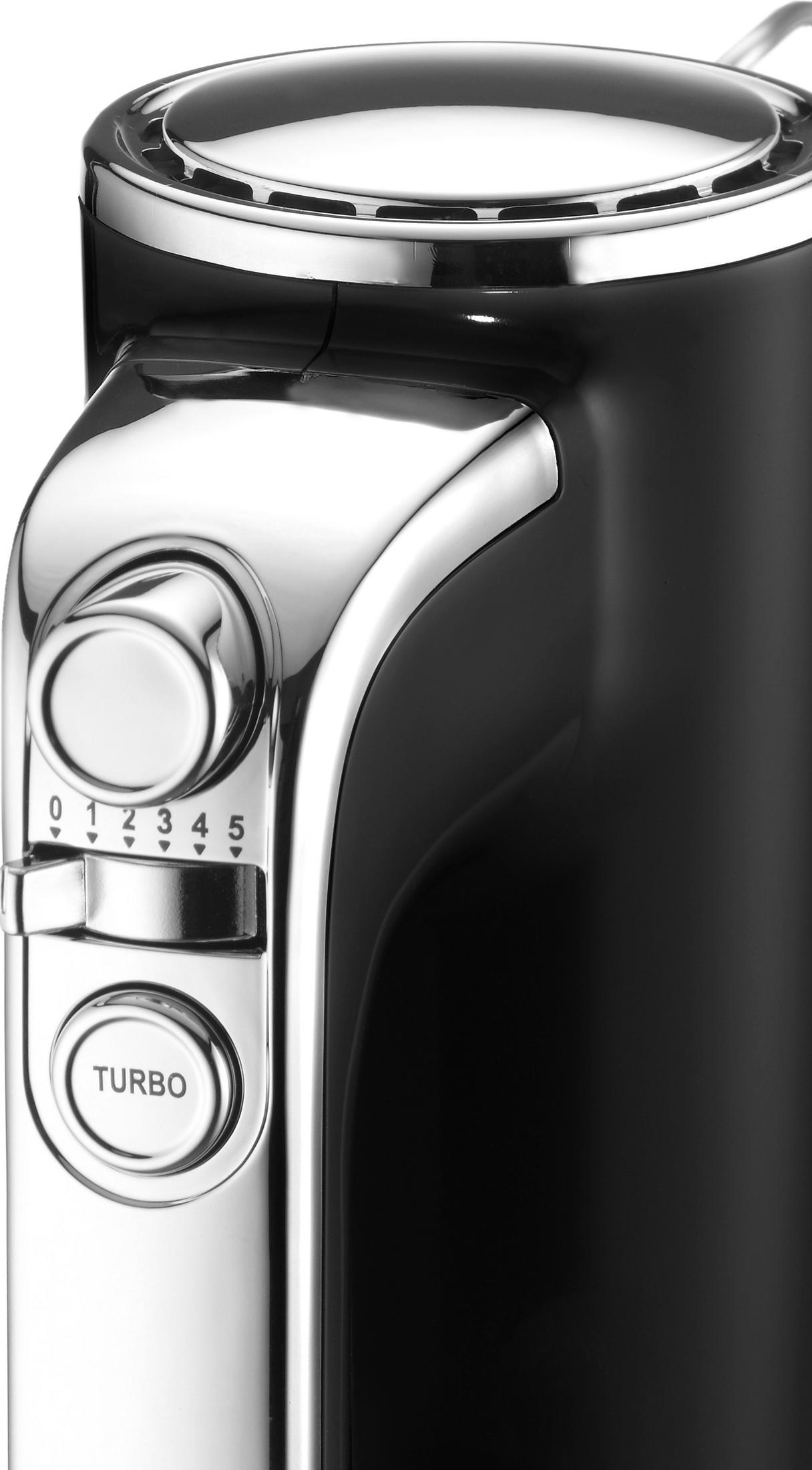 Nahaufnahme eines schwarzen Mixers mit Chromdetails und Geschwindigkeitsregler.