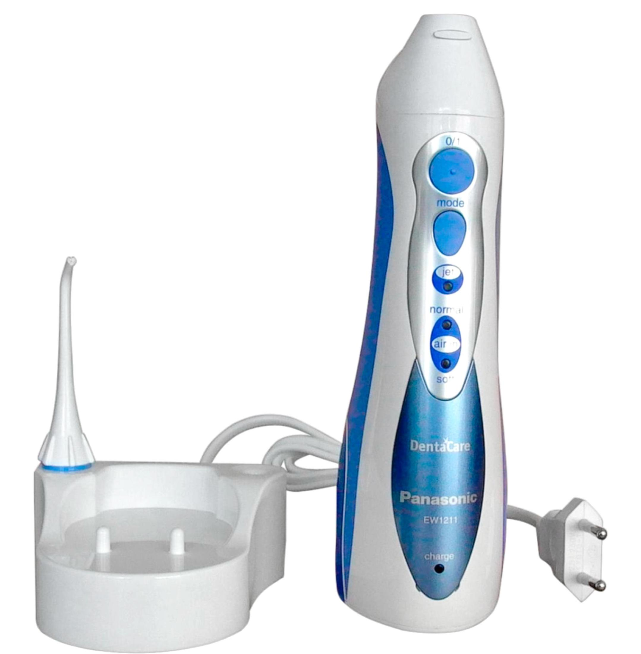 Un set idropulsore Panasonic bianco e blu con base di ricarica e spina.