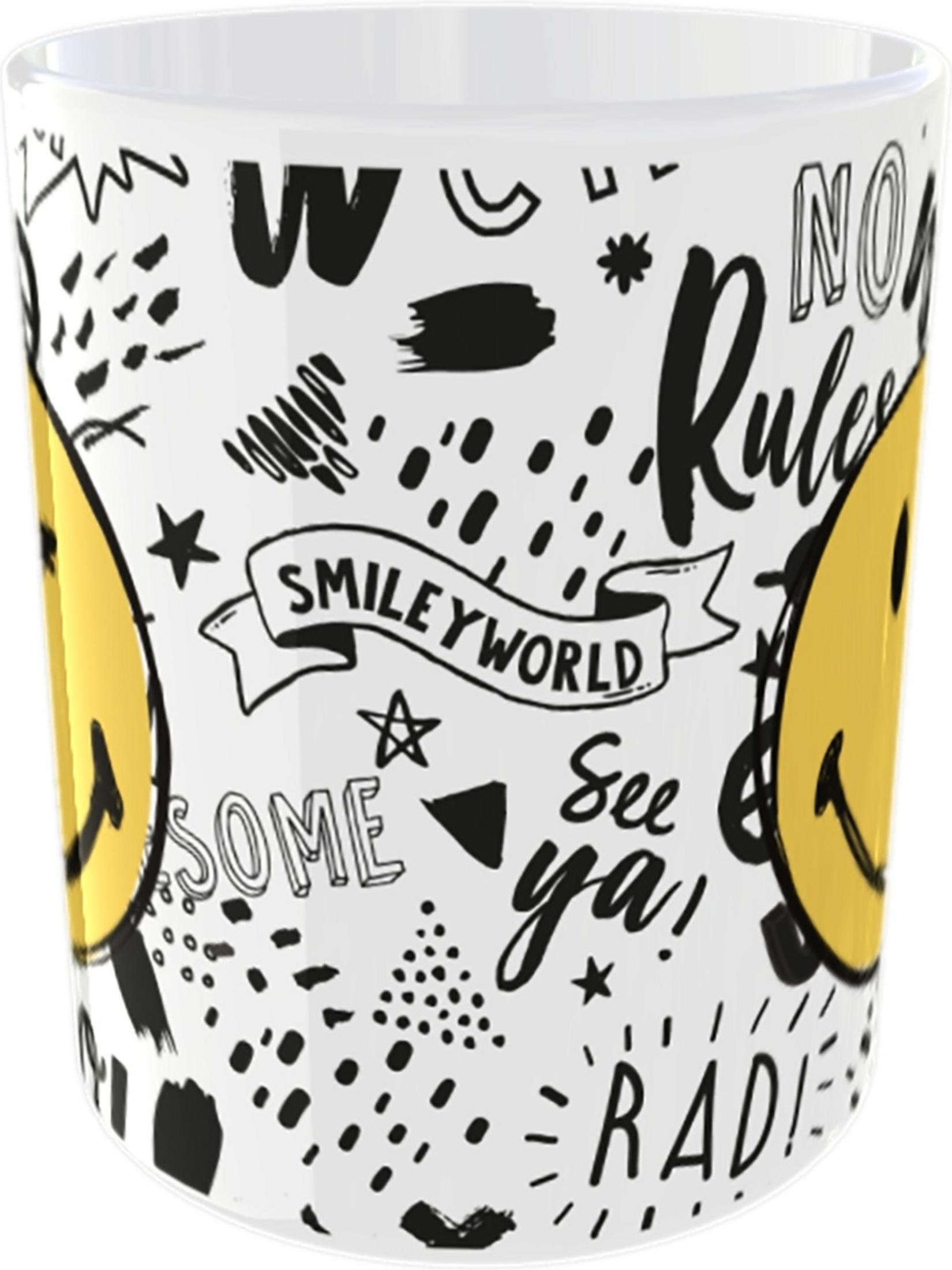 Tasse mit Smiley-Gesichtern und "No Rules"-Schriftzug.
