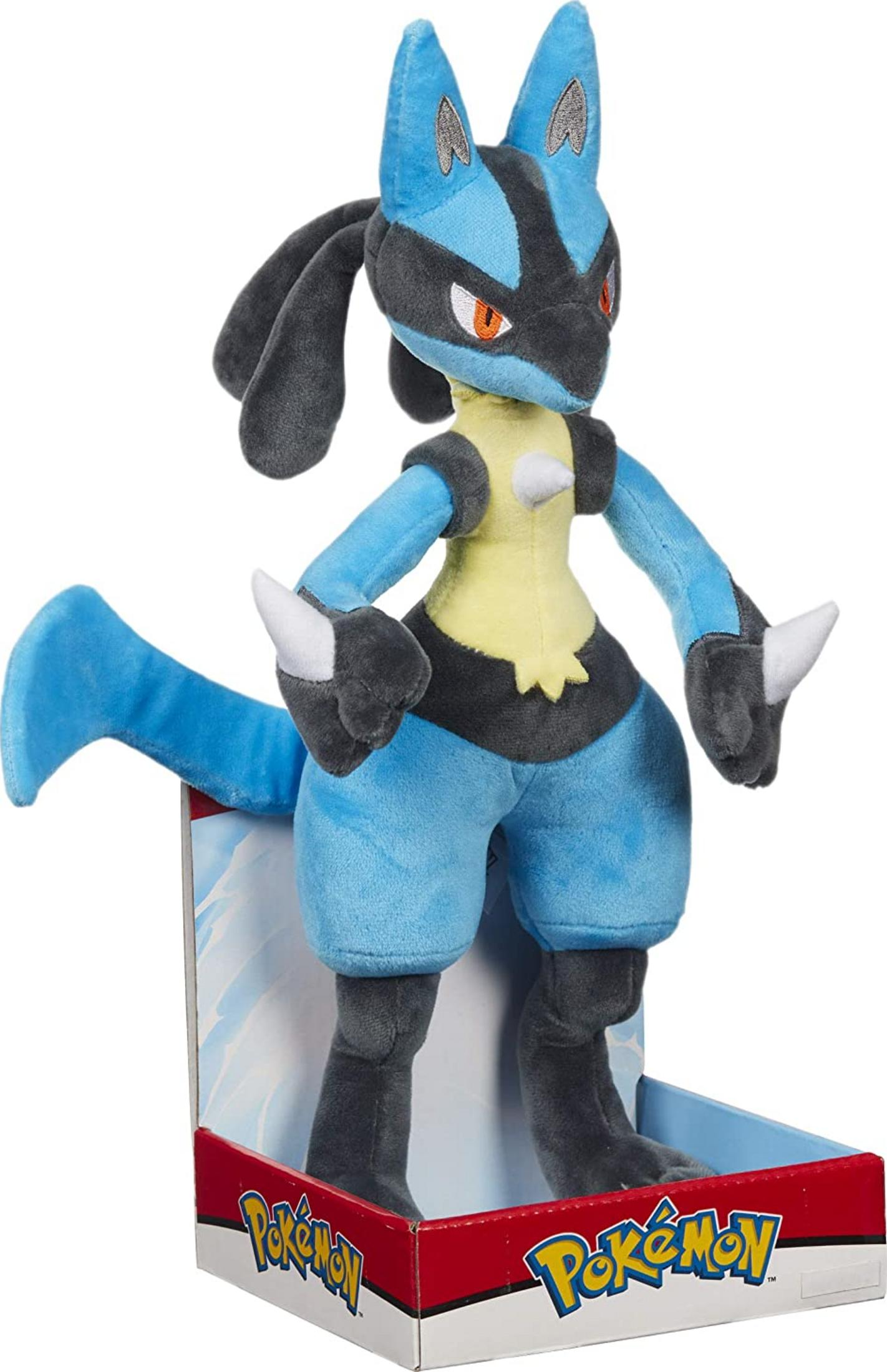 Ein blauer und grauer Pokémon-Plüsch von Lucario steht in einer Box.