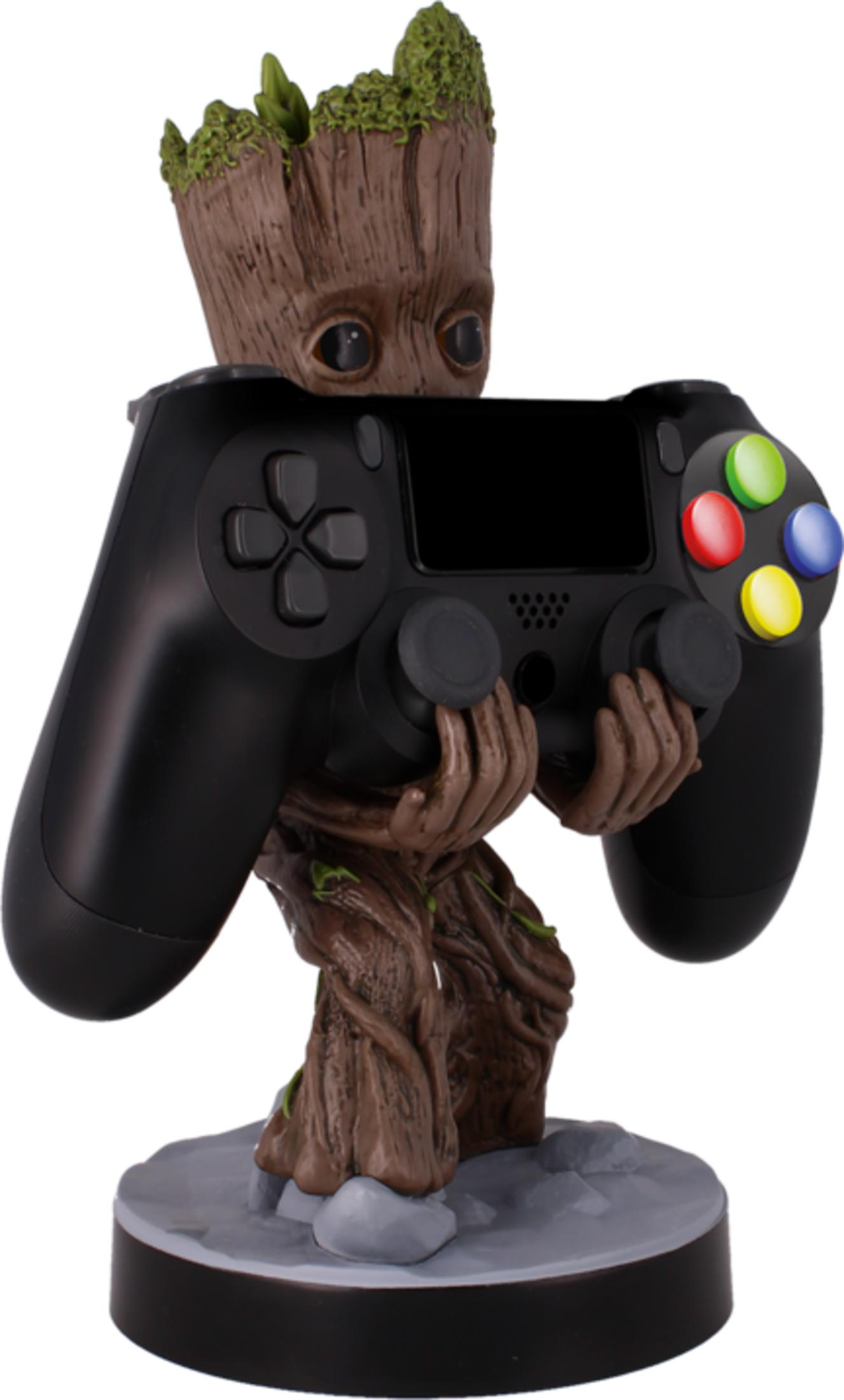 Supporto a figura di Groot che tiene un controller nero con pulsanti colorati.