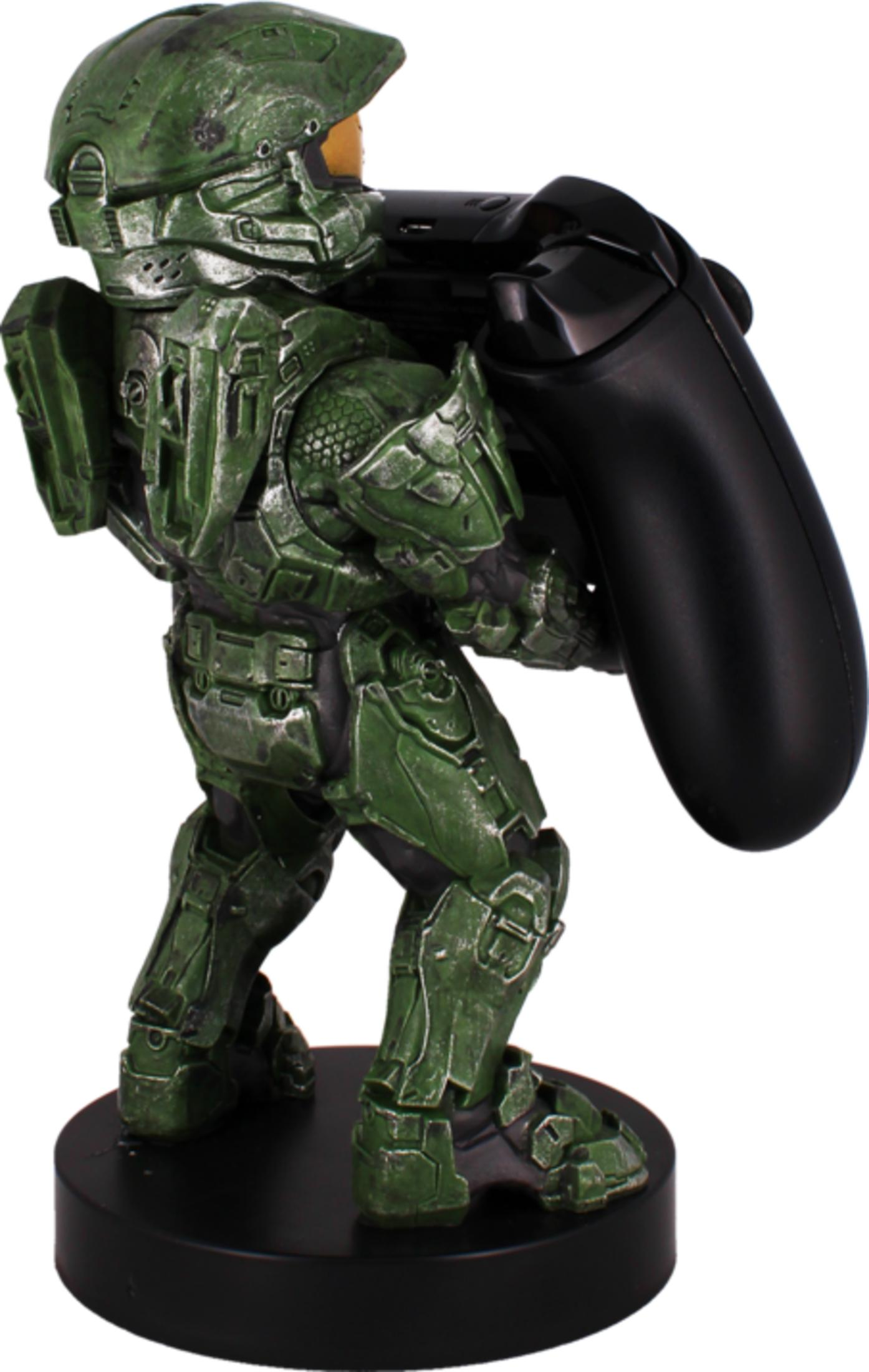 Figura verde di Master Chief con controller nero su base nera.
