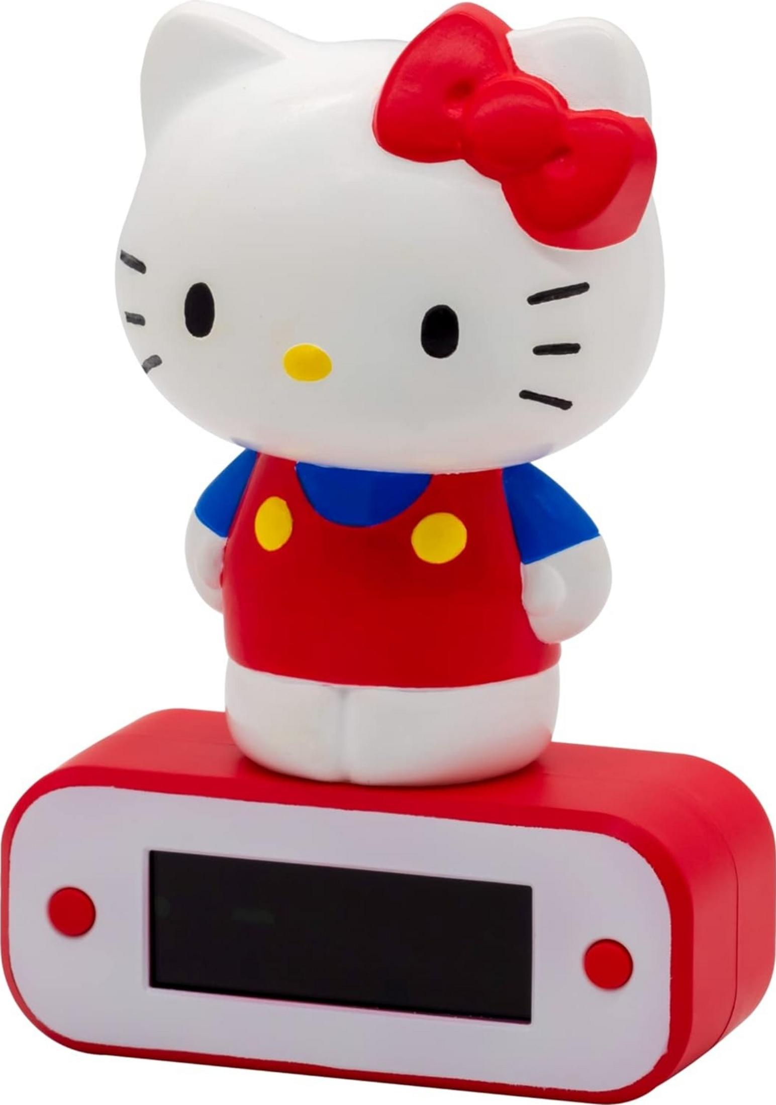 Figurka Hello Kitty z czerwoną kokardką i ogrodniczkami na czerwonym budziku.