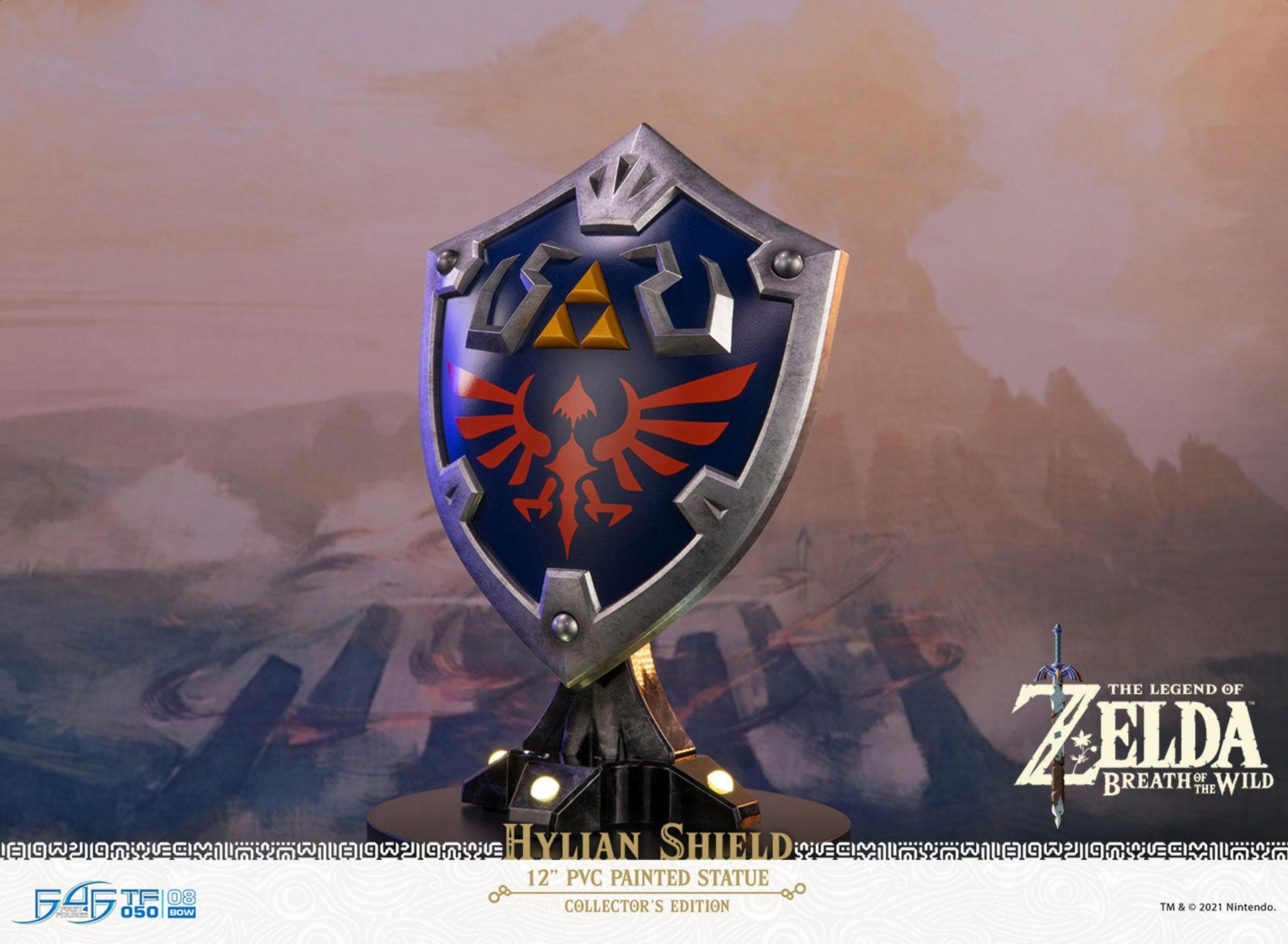Hylian Schild-Statue aus PVC mit Triforce und Rotem Falken.