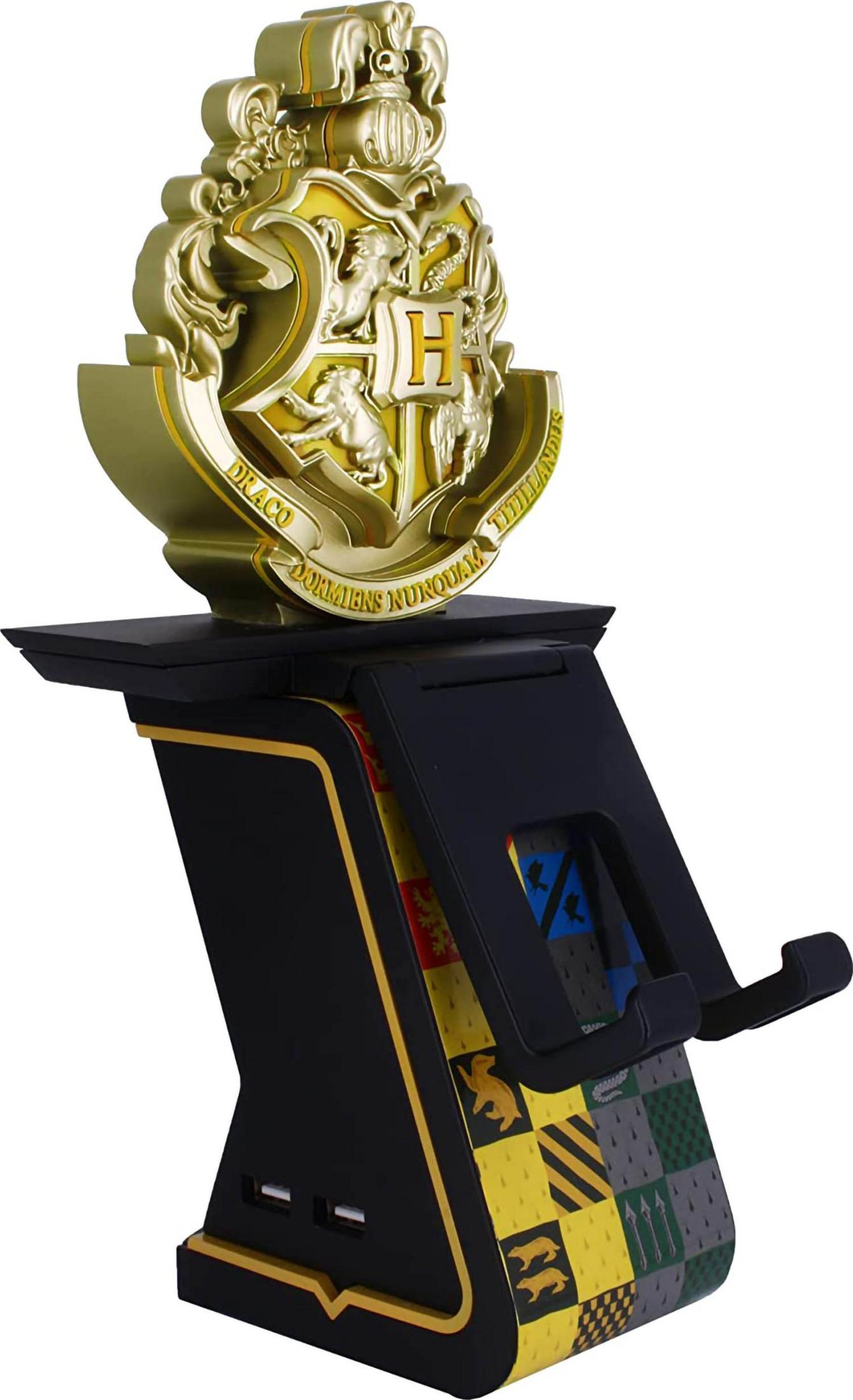 Un supporto dorato con stemma di Hogwarts con accenti neri e gialli.