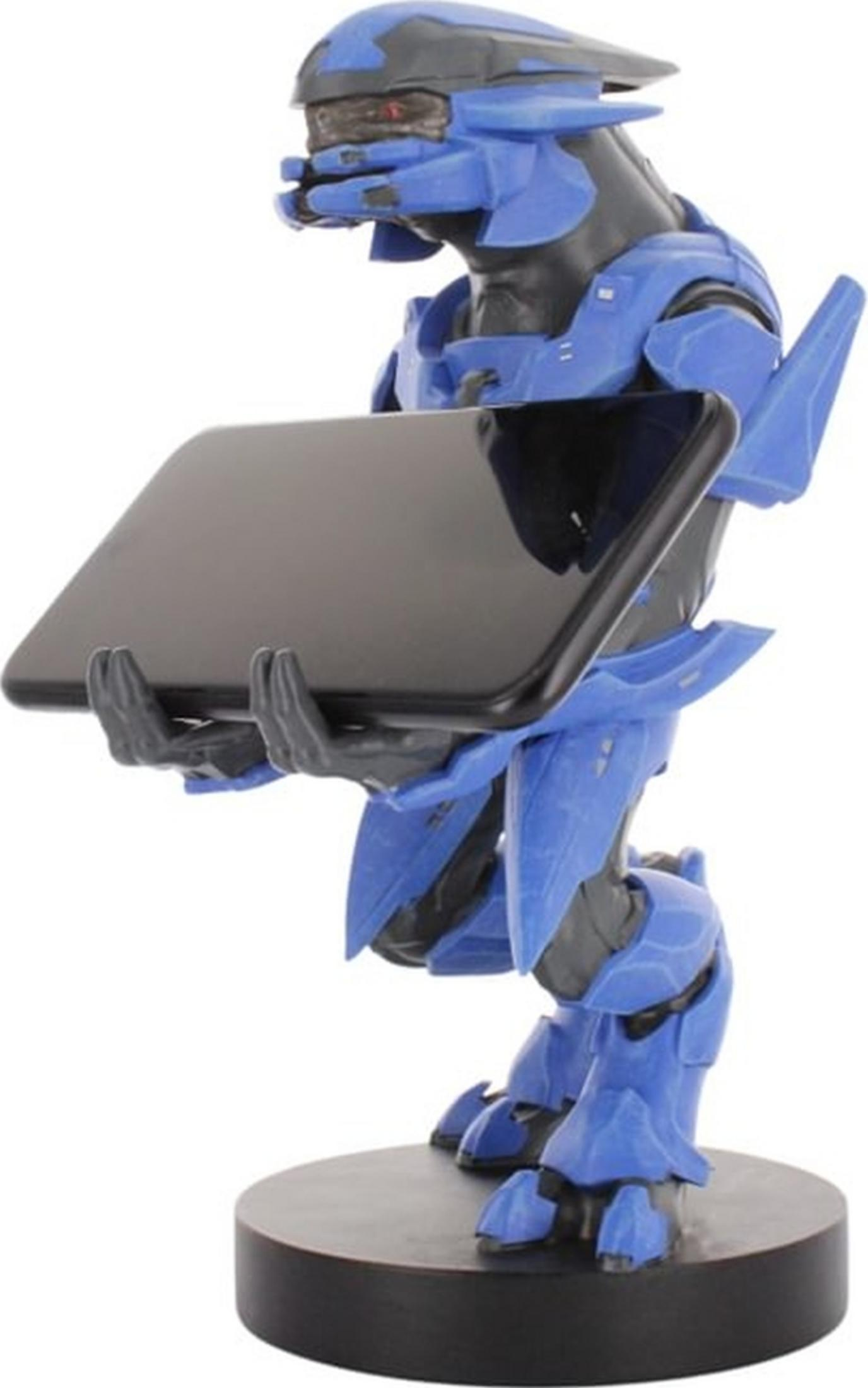 Eine blaue Roboterfigur hält ein schwarzes Tablet in den Händen.