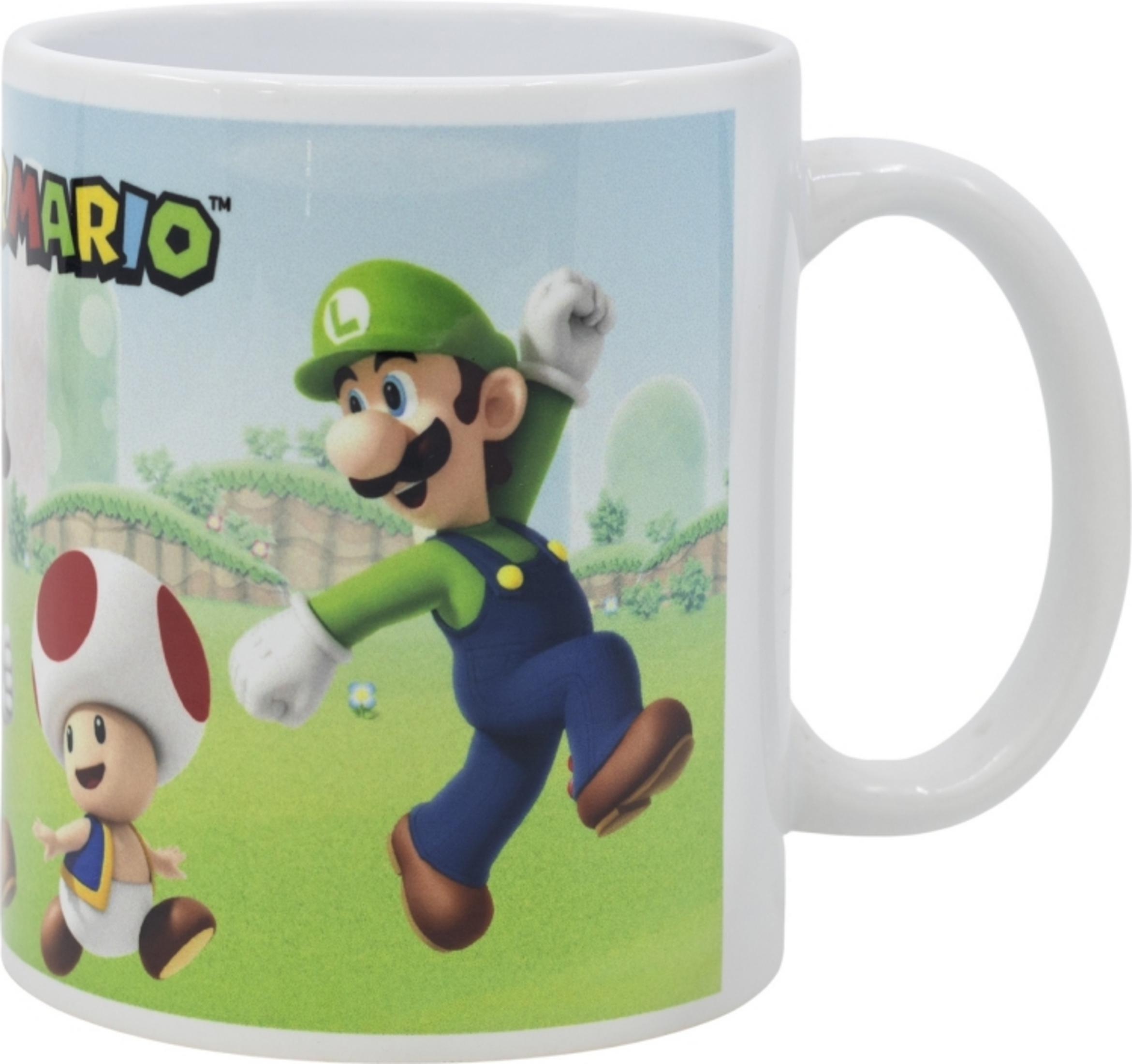 Luigi y Toad corren en un campo verde con colinas al fondo.