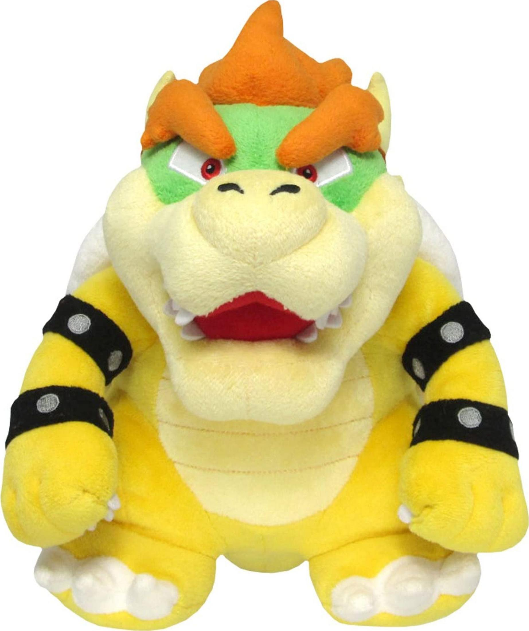 Ein gelber Bowser-Plüsch mit grünen Akzenten, orangen Hörnern und schwarzen Armbändern.