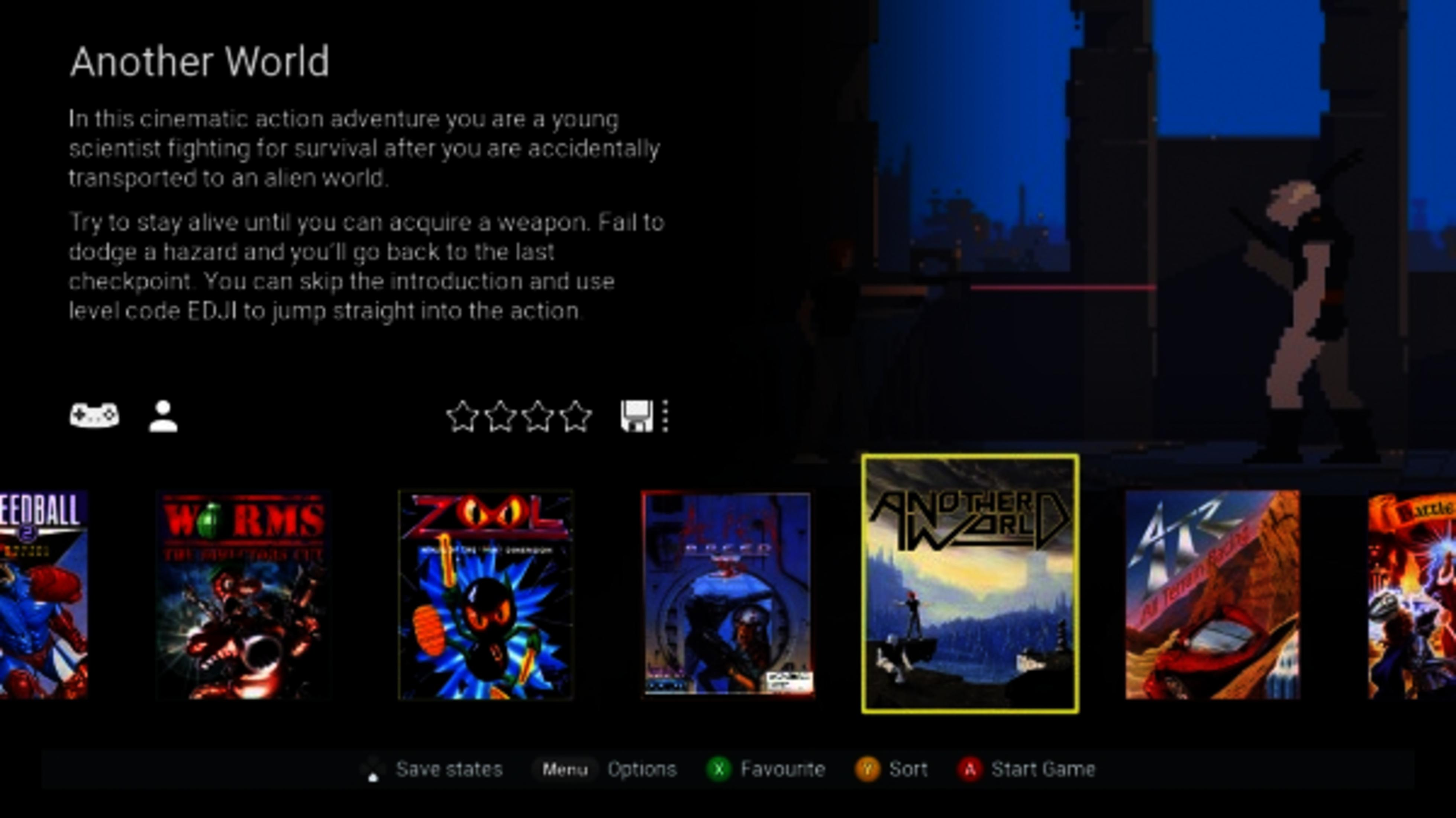 Menu gry pokazujące okładki gier i tekst. Postać widoczna w prawym kadrze.