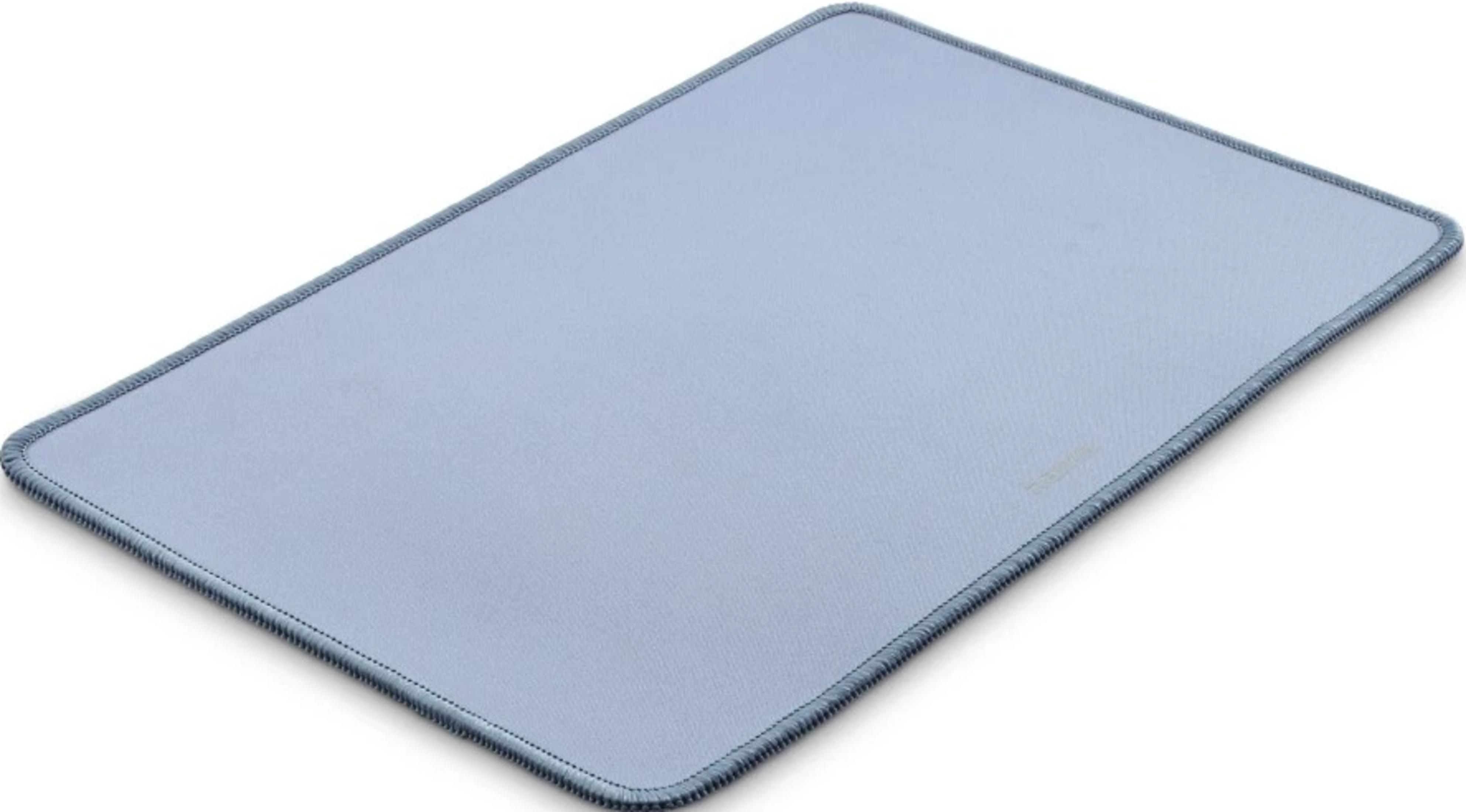 Ein hellblaues Mauspad mit dunkelblauem Rand.