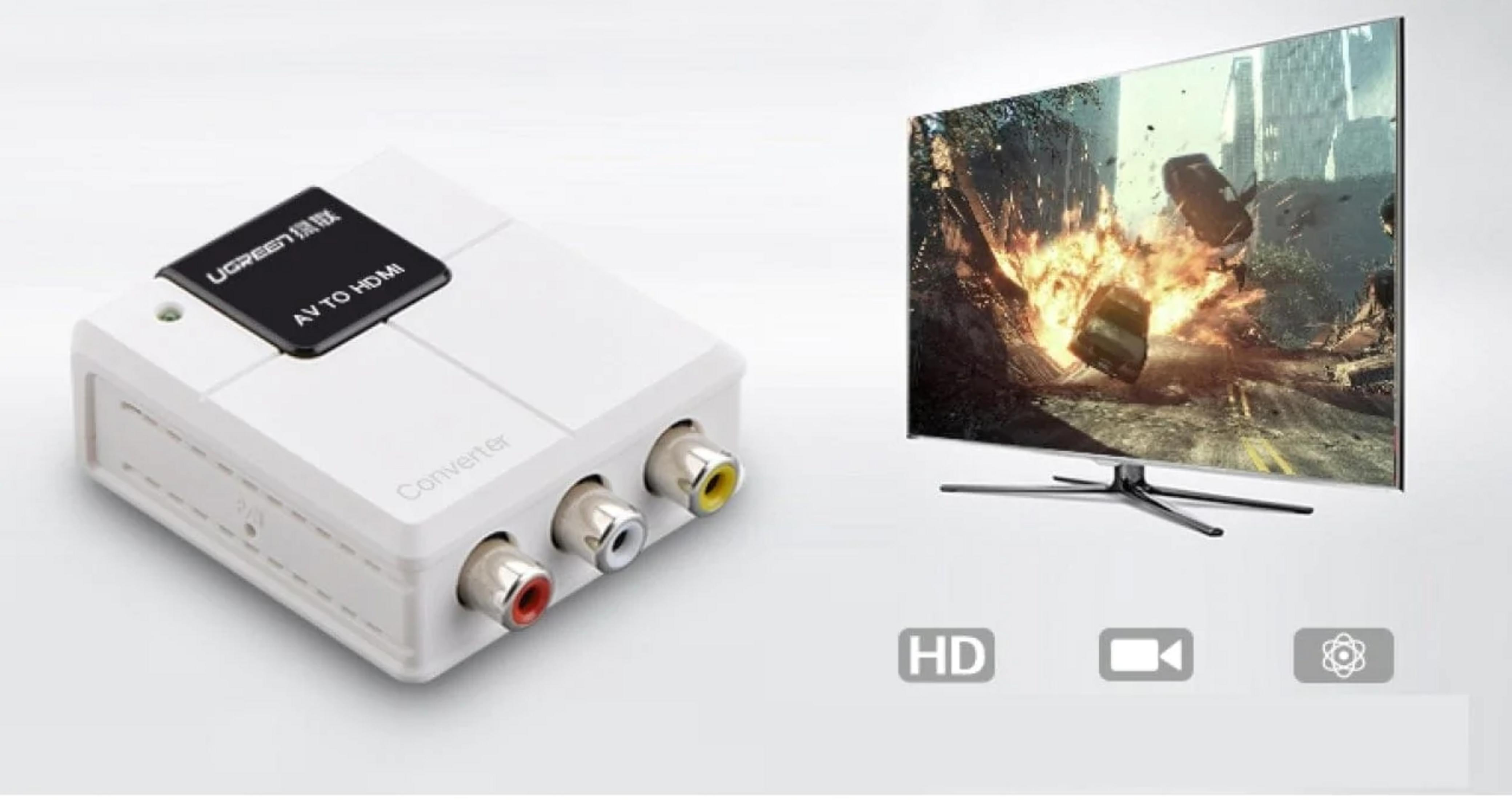 Ein weißer AV-zu-HDMI-Konverter neben einem Fernseher, der eine Explosion zeigt.
