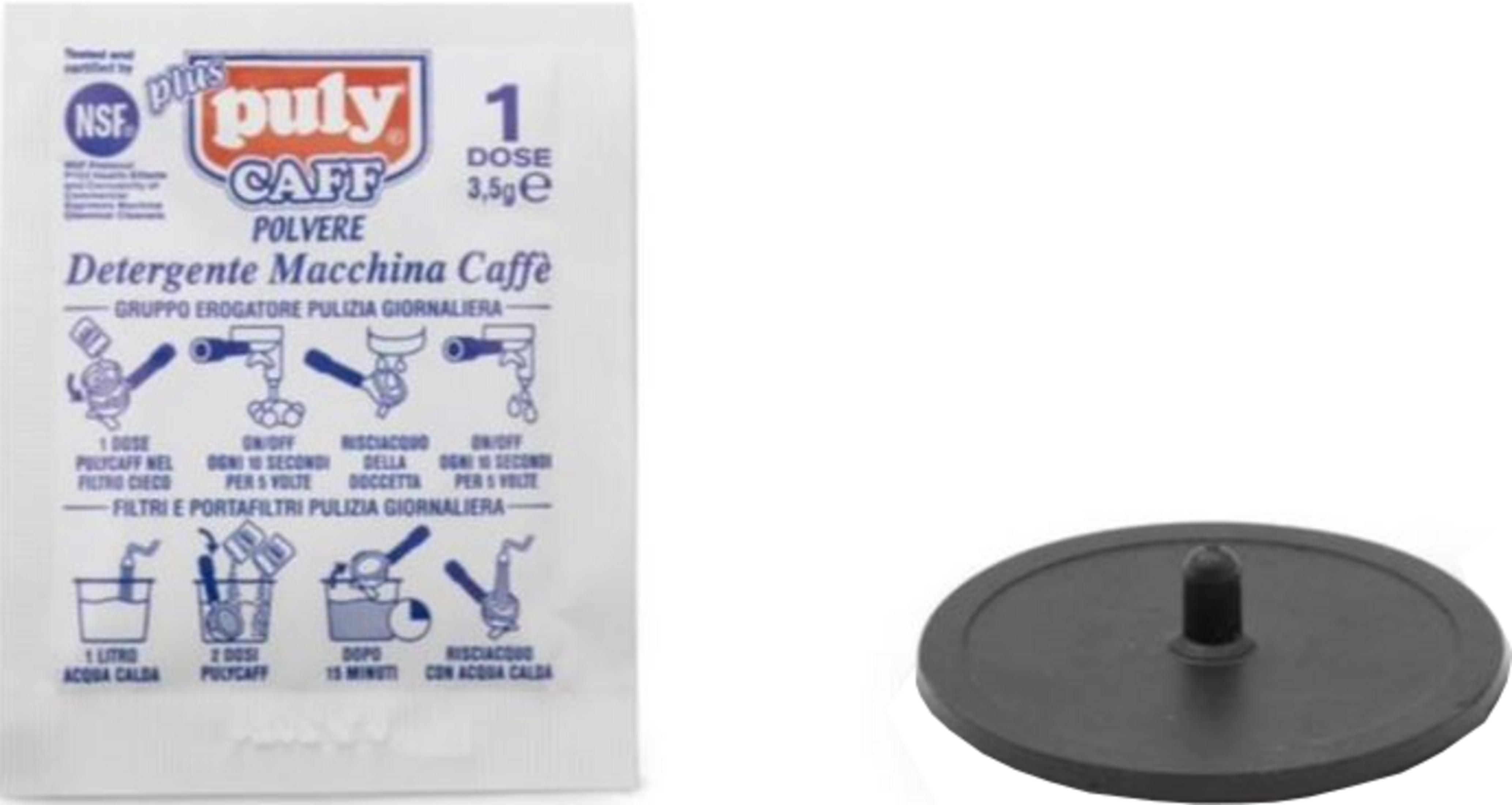 Bustina detergente per macchine da caffè e un tappo filtro caffè nero.