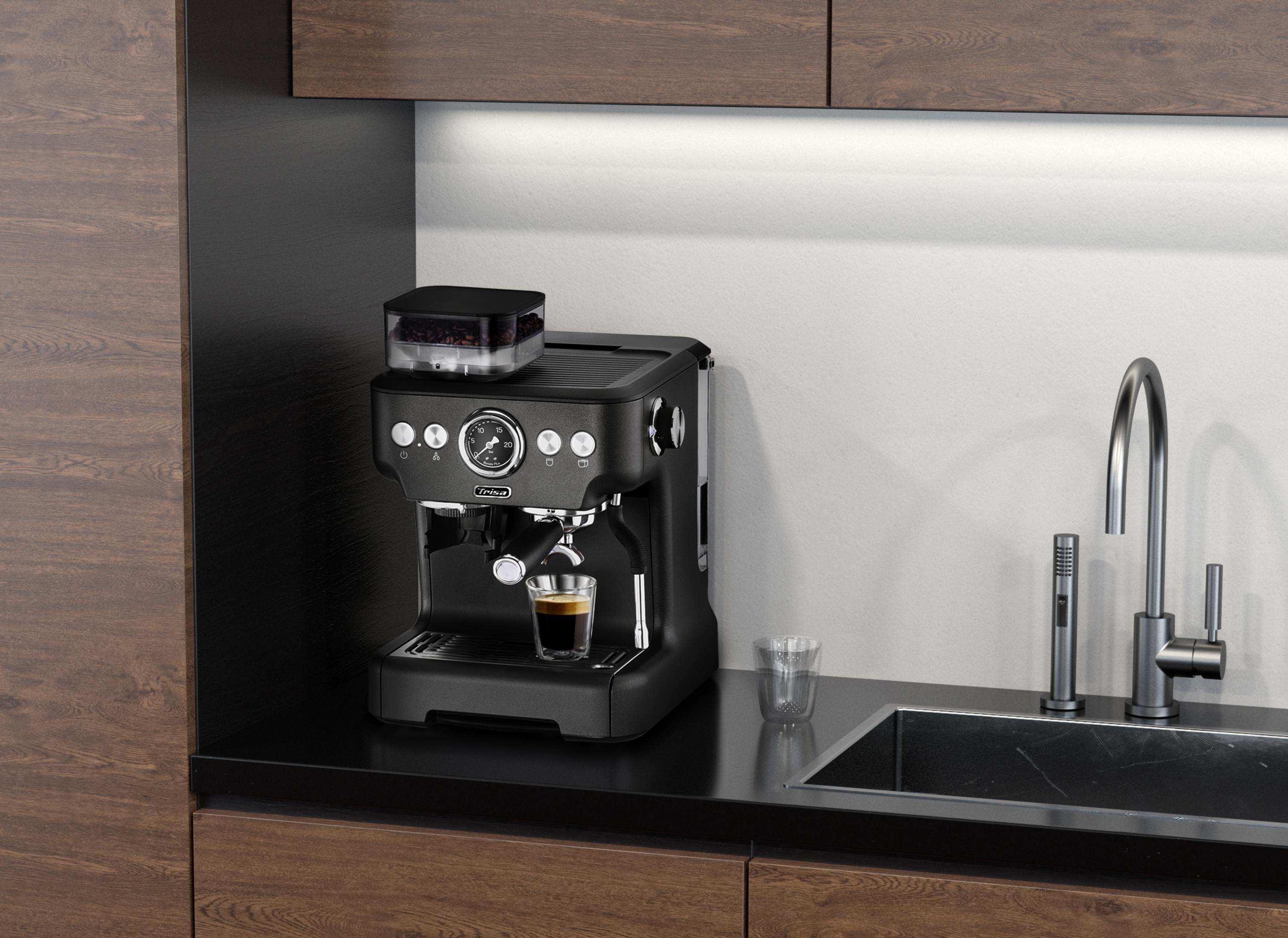 Schwarze Espressomaschine mit Kaffeebohnenbehälter, einem Glas Espresso und einem Wasserhahn.