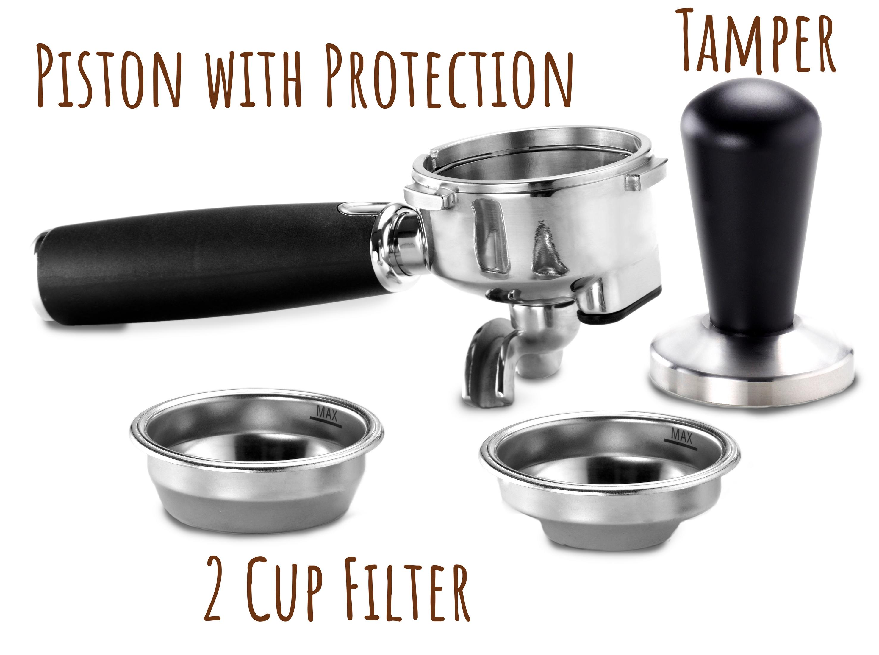 Espressomaschinen-Siebträger, Tamper und zwei Siebe.
