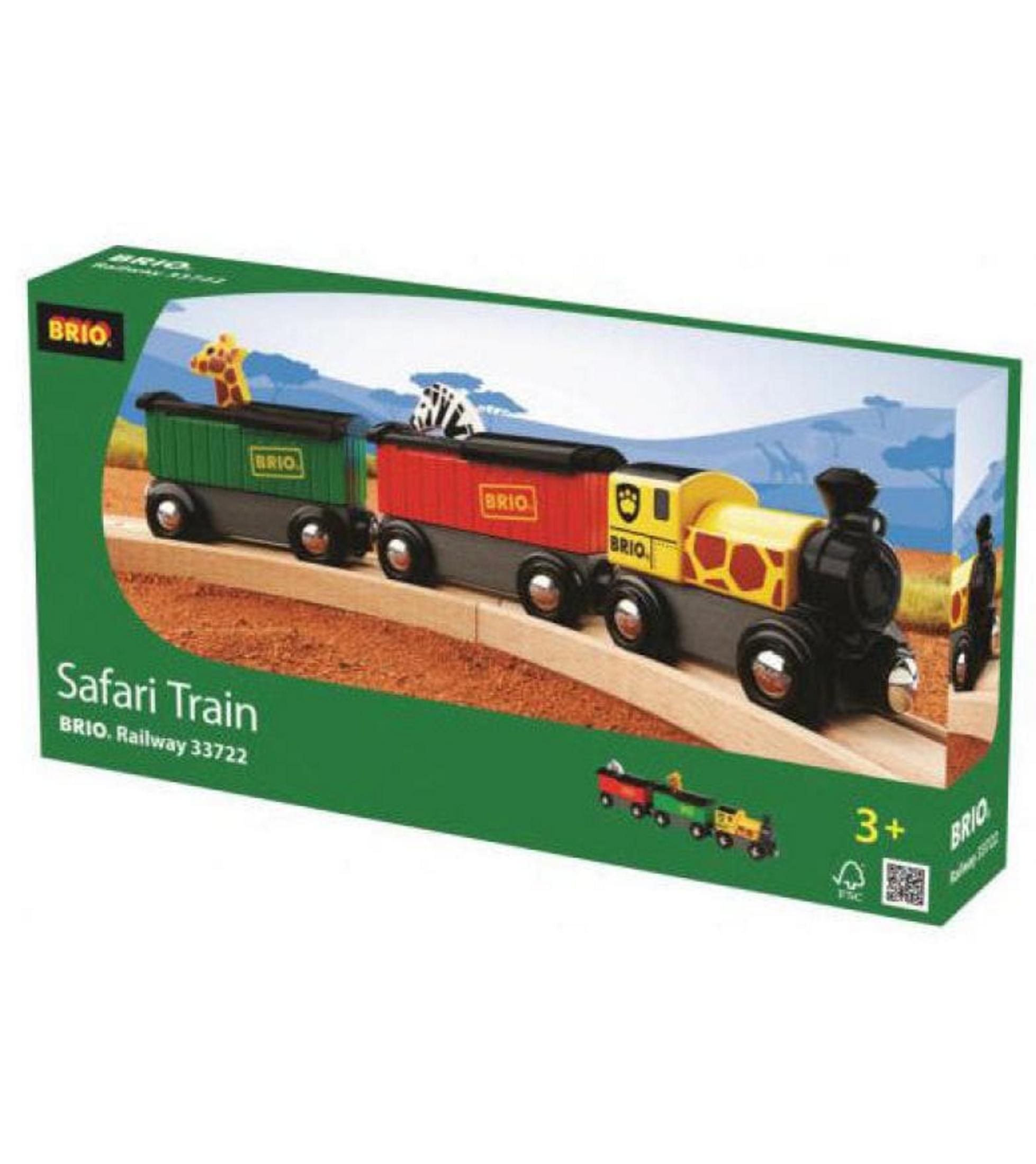 Ein BRIO Safari Zug Spielzeug mit Giraffe und Zebra auf einer Holzschienenbahn.