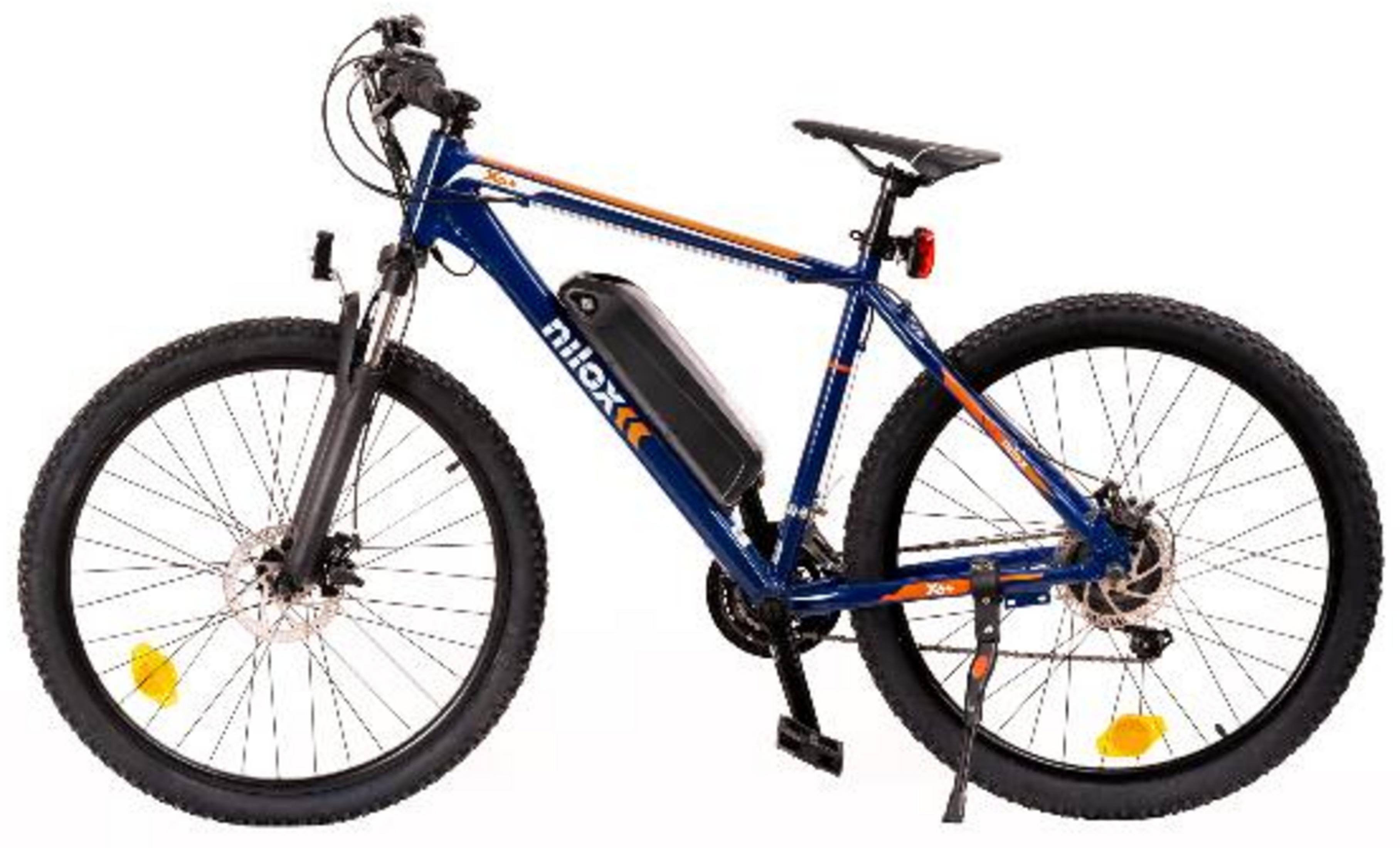 Niebieski rower elektryczny z pomarańczowymi akcentami i czarnym amortyzatorem.