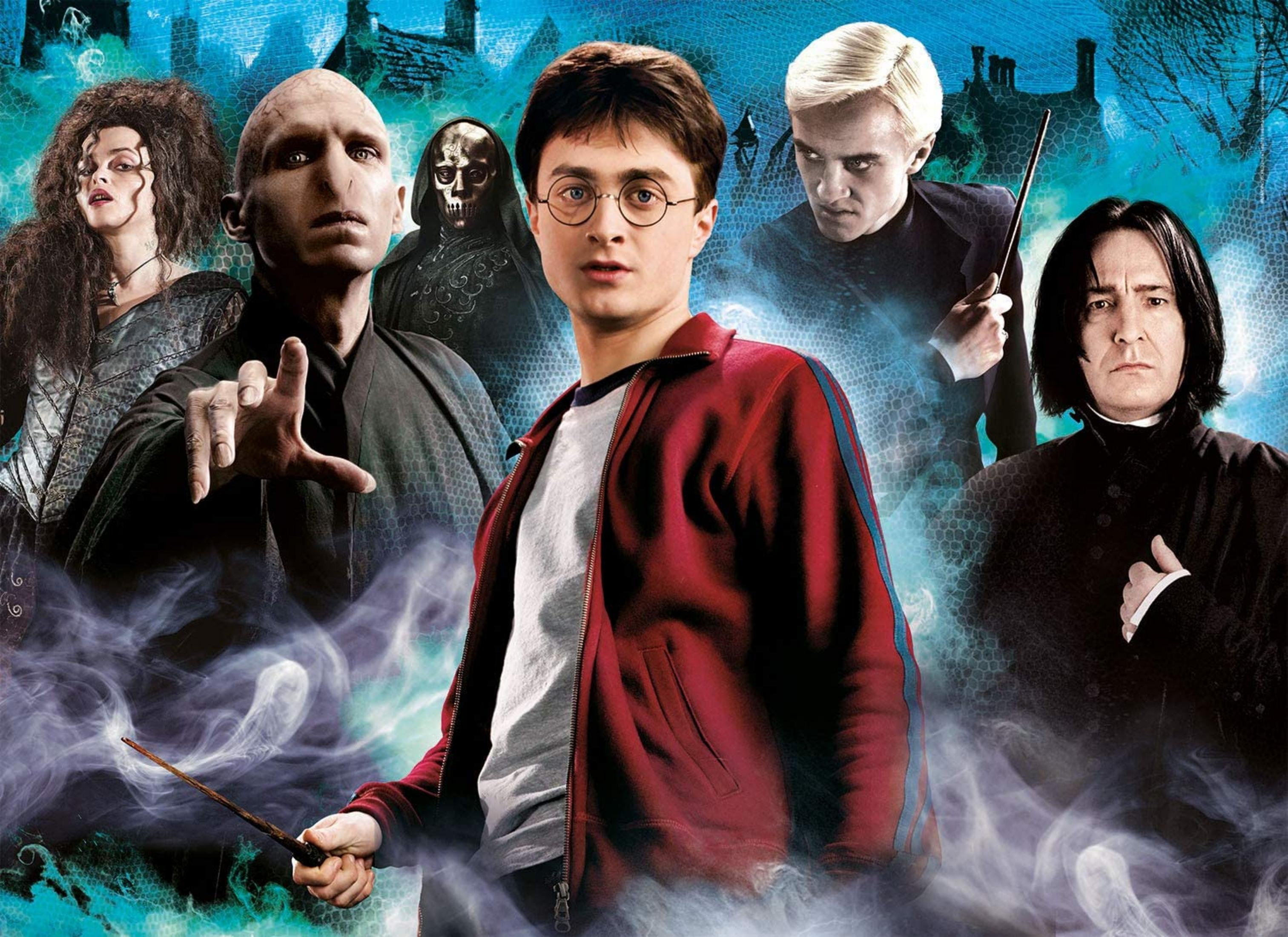 Harry Potter, Voldemort, Snape, Malfoy i Bellatrix Lestrange na niebieskim tle.