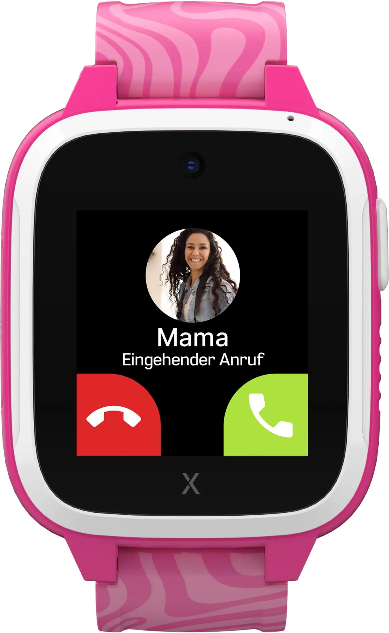 Rosa Smartwatch zeigt eingehenden Anruf von Mama mit Foto und Akzeptieren/Ablehnen-Optionen.