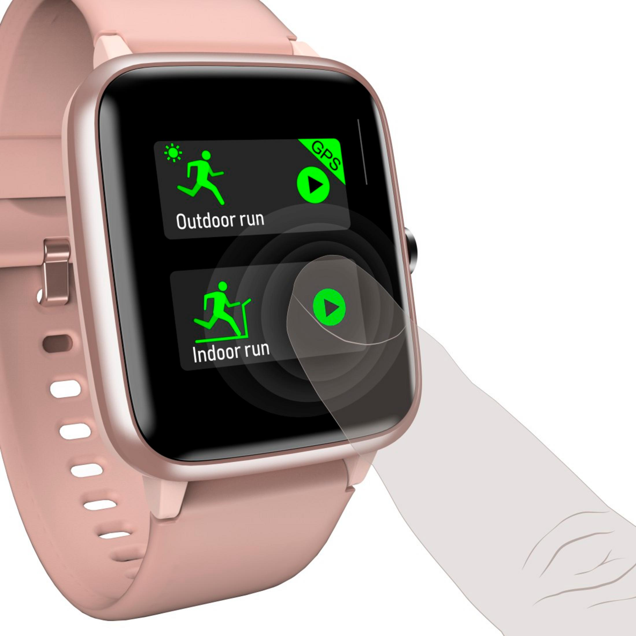 Różowy smartwatch wyświetla "Outdoor run" i "Indoor run" na ekranie.